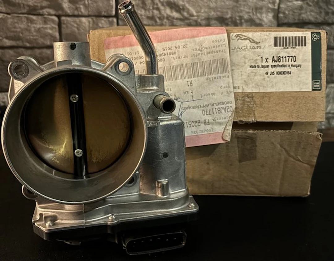 Car part (1) - Jaguar - Genuine Jaguar Throttle Body –...