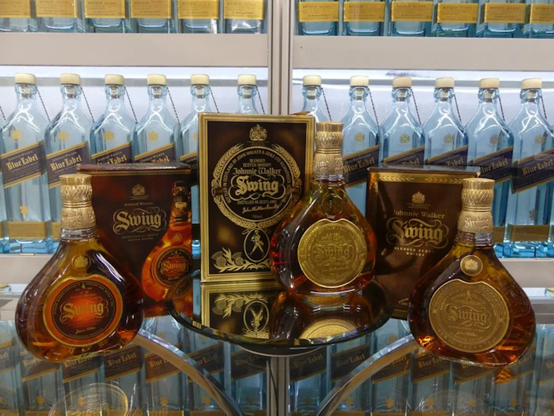 Johnnie Walker Swing Duty Free / New York / Hong Kong - 750ml - 3 bottles