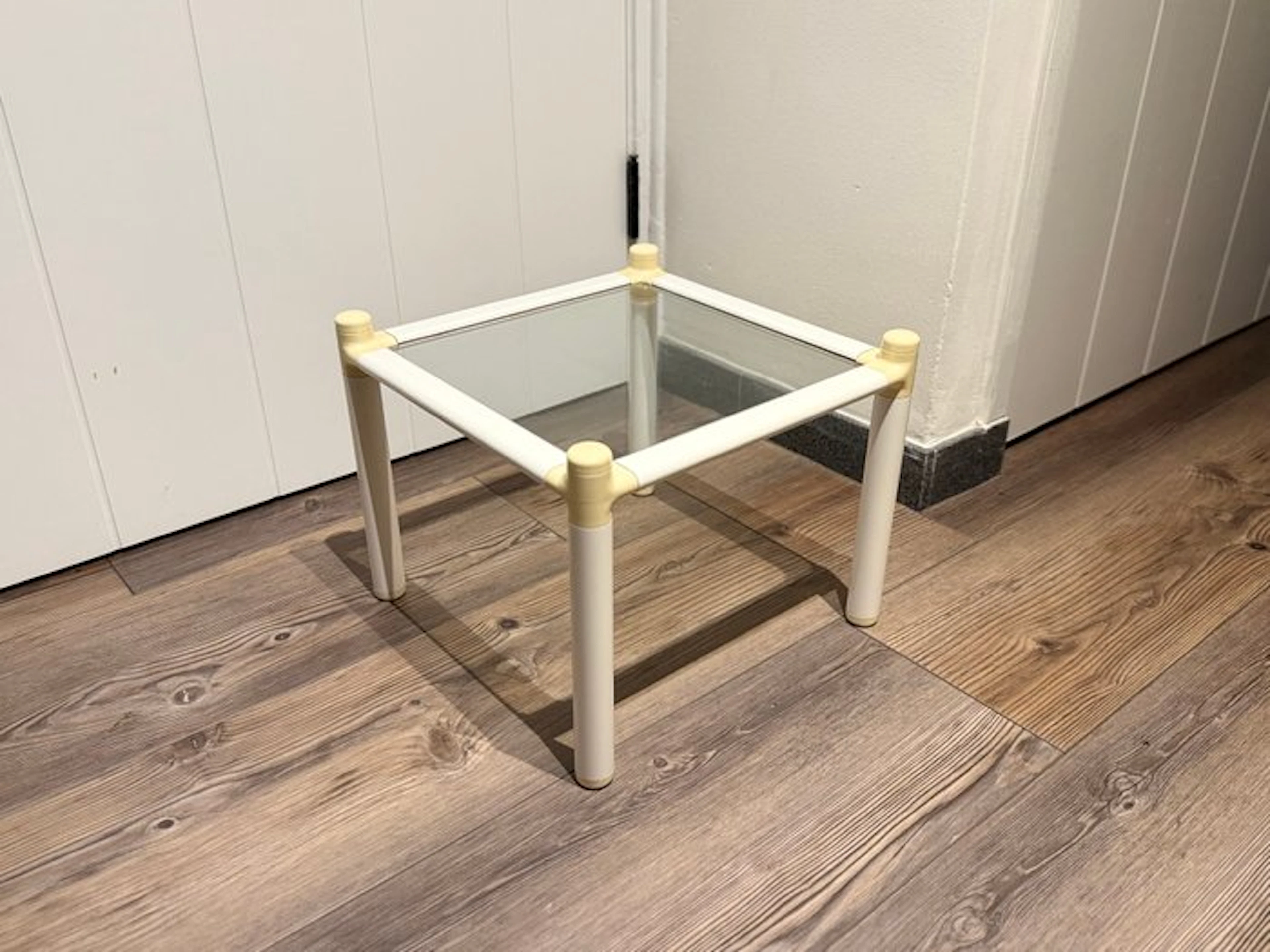 Side table - Plastic - Vintage plexiglass side table
