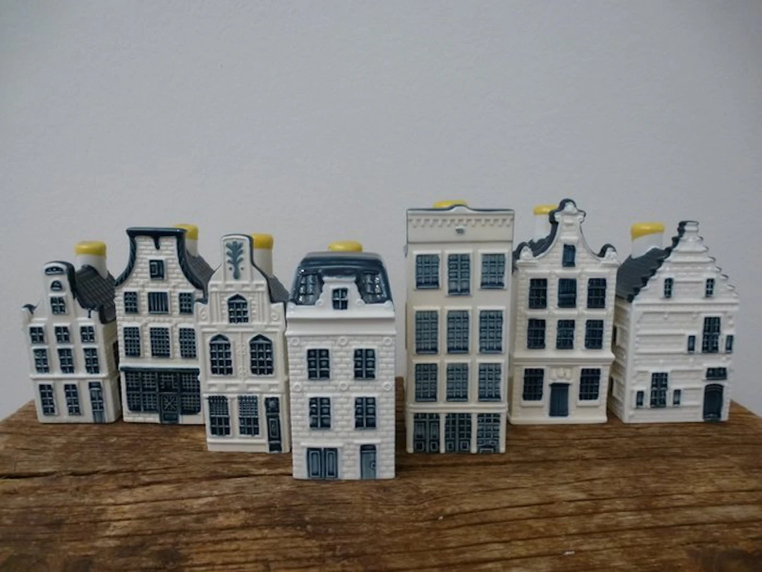 KLM house - Seven KLM/Bols houses filled with Bols.