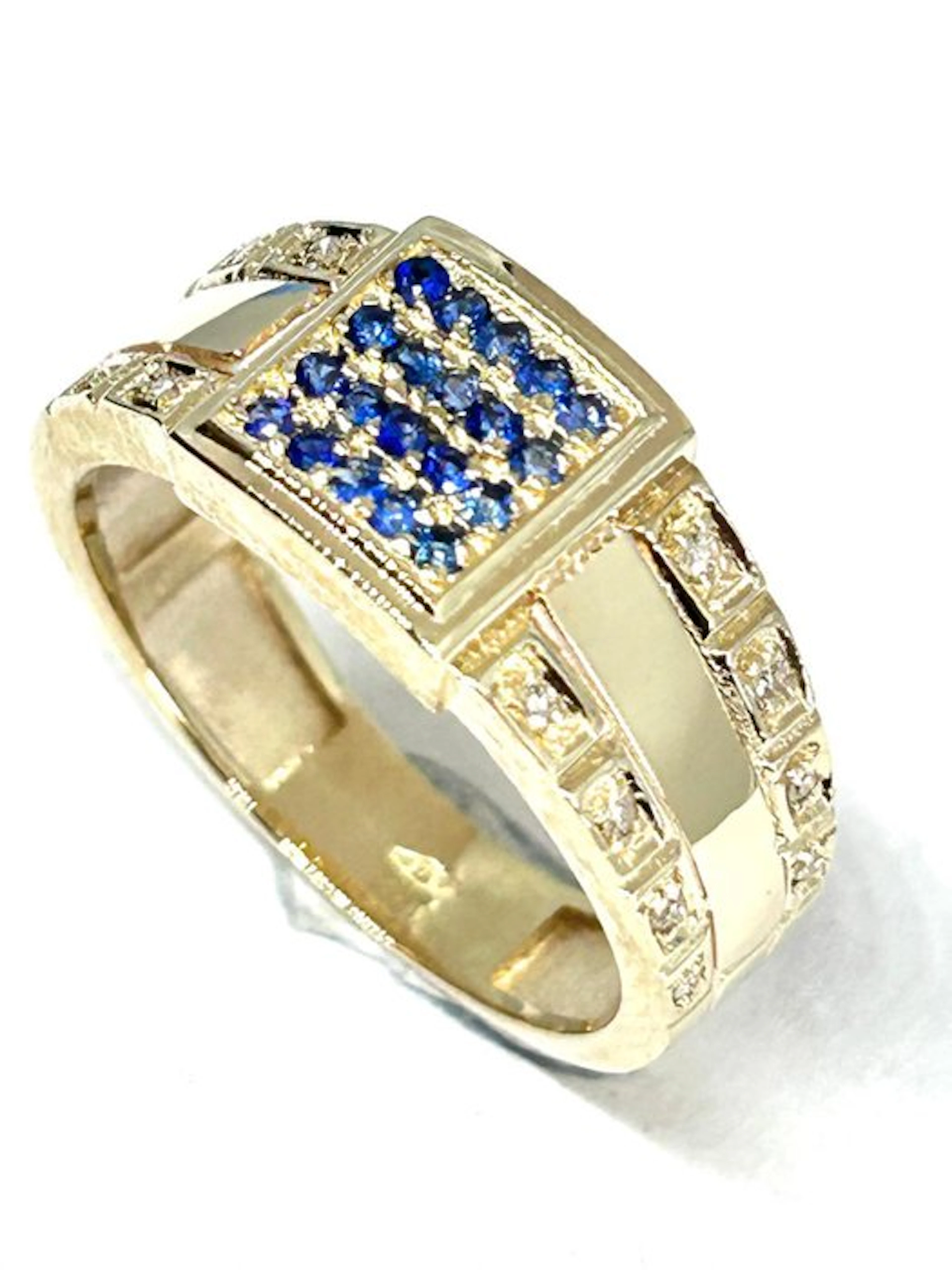 Ring - 18 kt. Yellow gold - 0.36ct. tw. Sapphire - Diamond