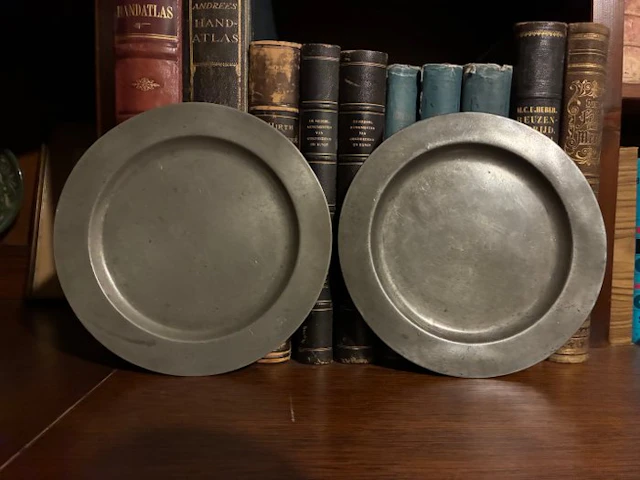 Plate (2) - Pewter - Zutphen, 18th century