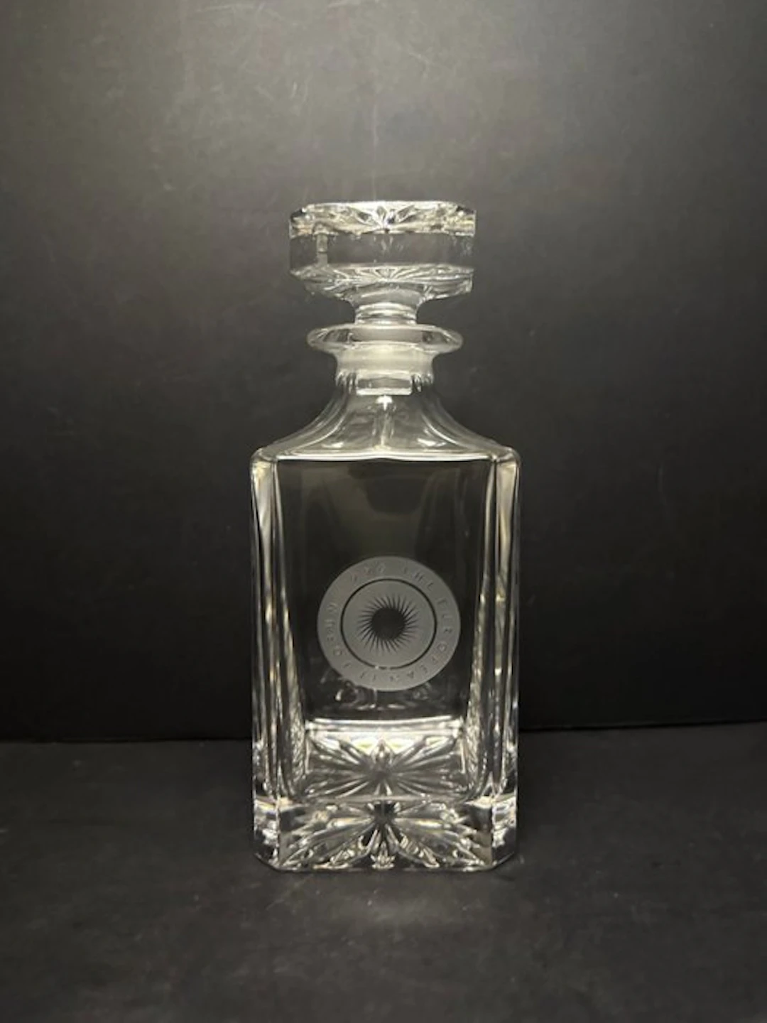 Carafe en Cristal - Carafe - taillée abstrait gravure commémorative - Crystal