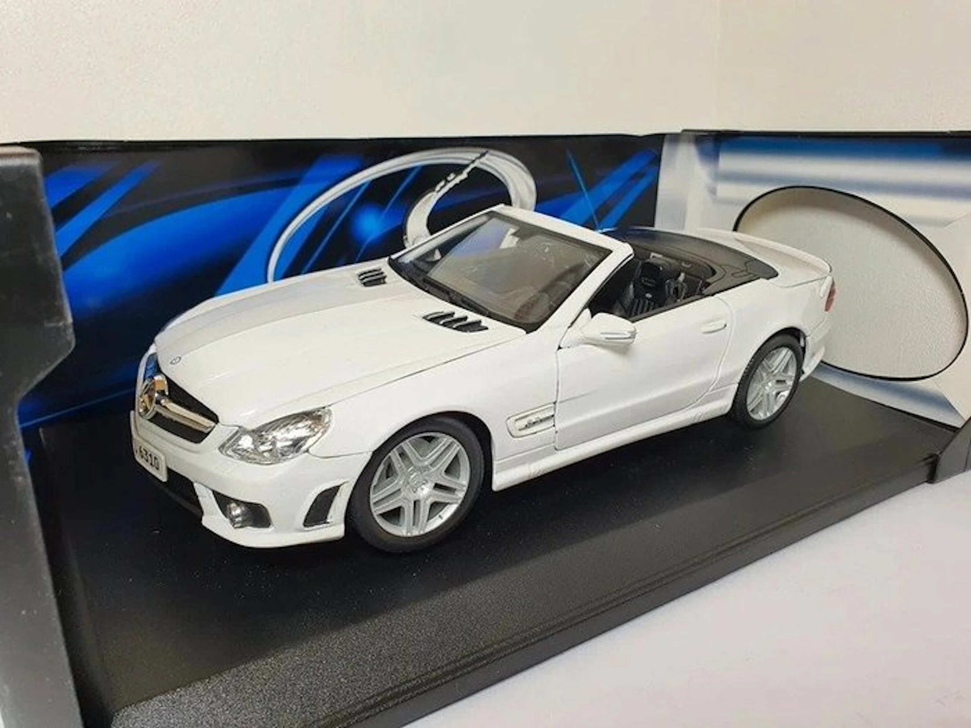 Maisto 1:18 - Model car - Mercedes-Benz SL 63 AMG