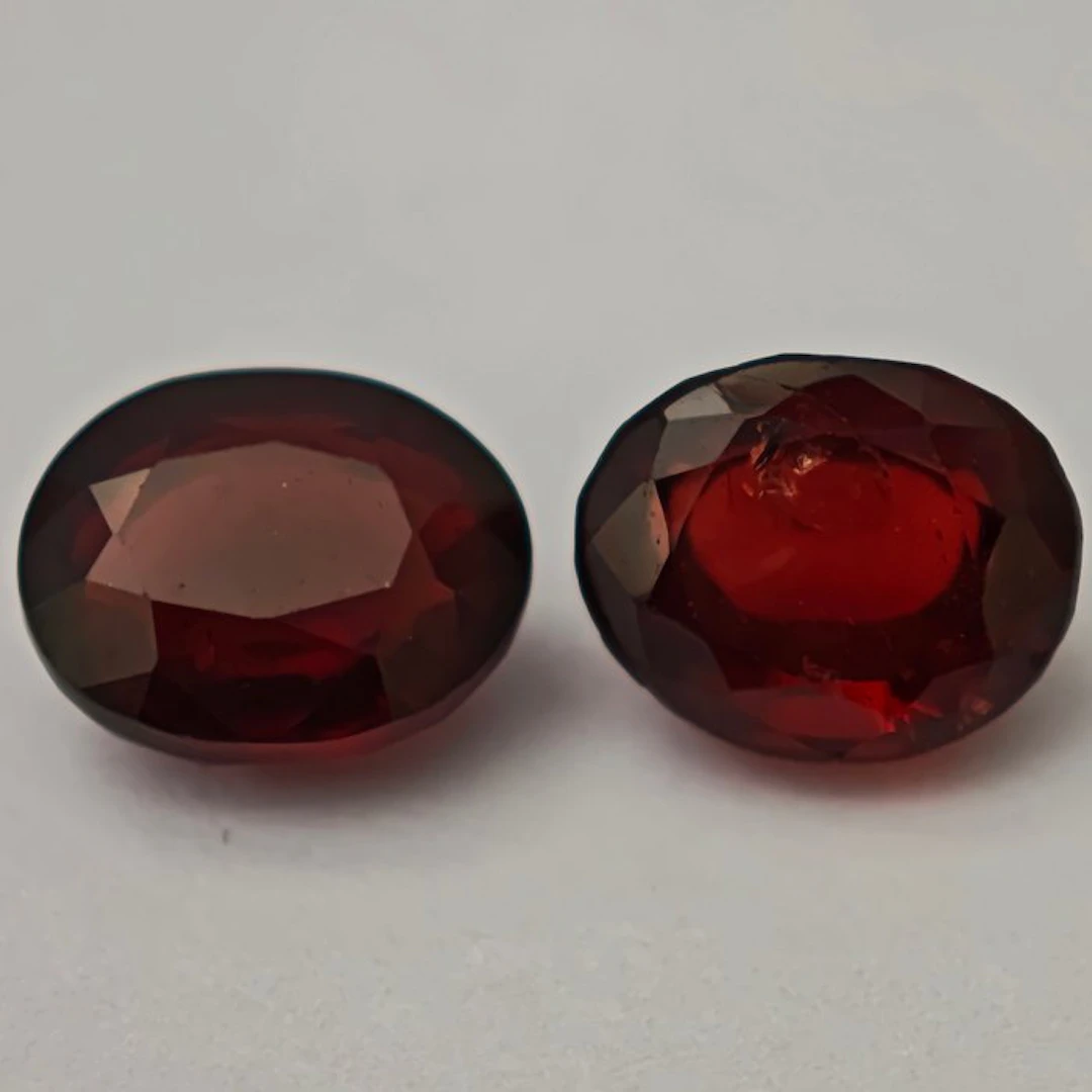 No reserve price - 2 pcs Garnet - 5.78 ct - Antwerp...