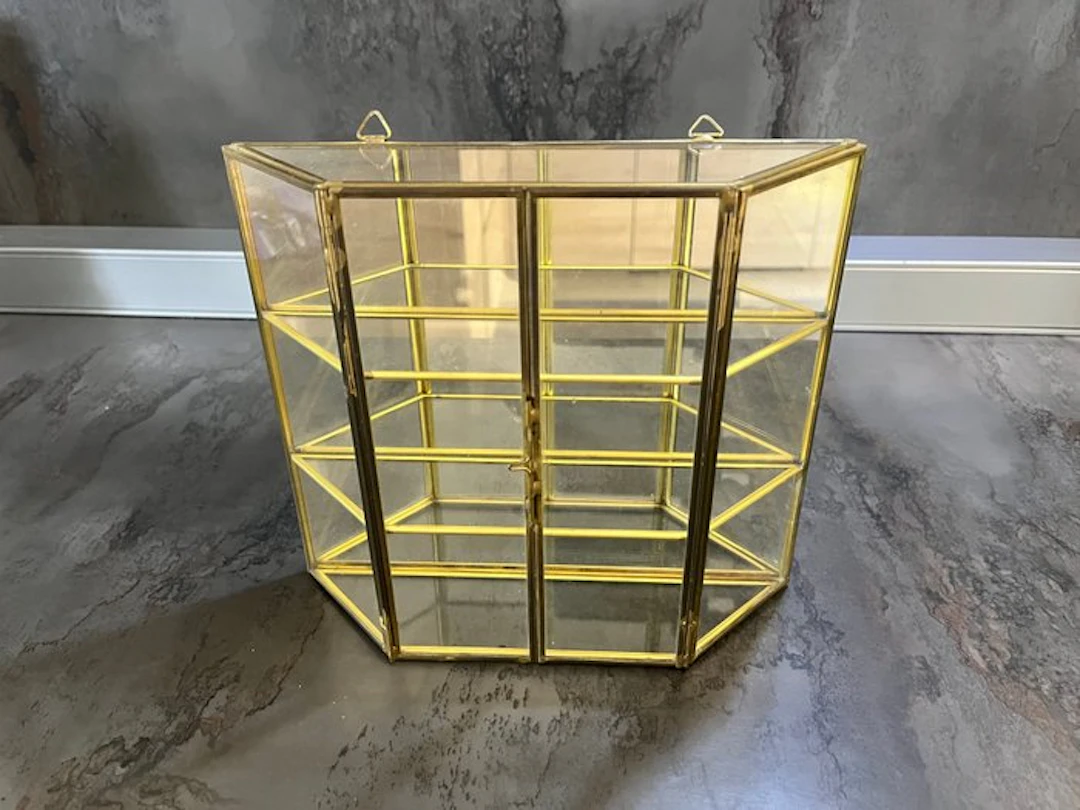 Display cabinet - Glass and brass