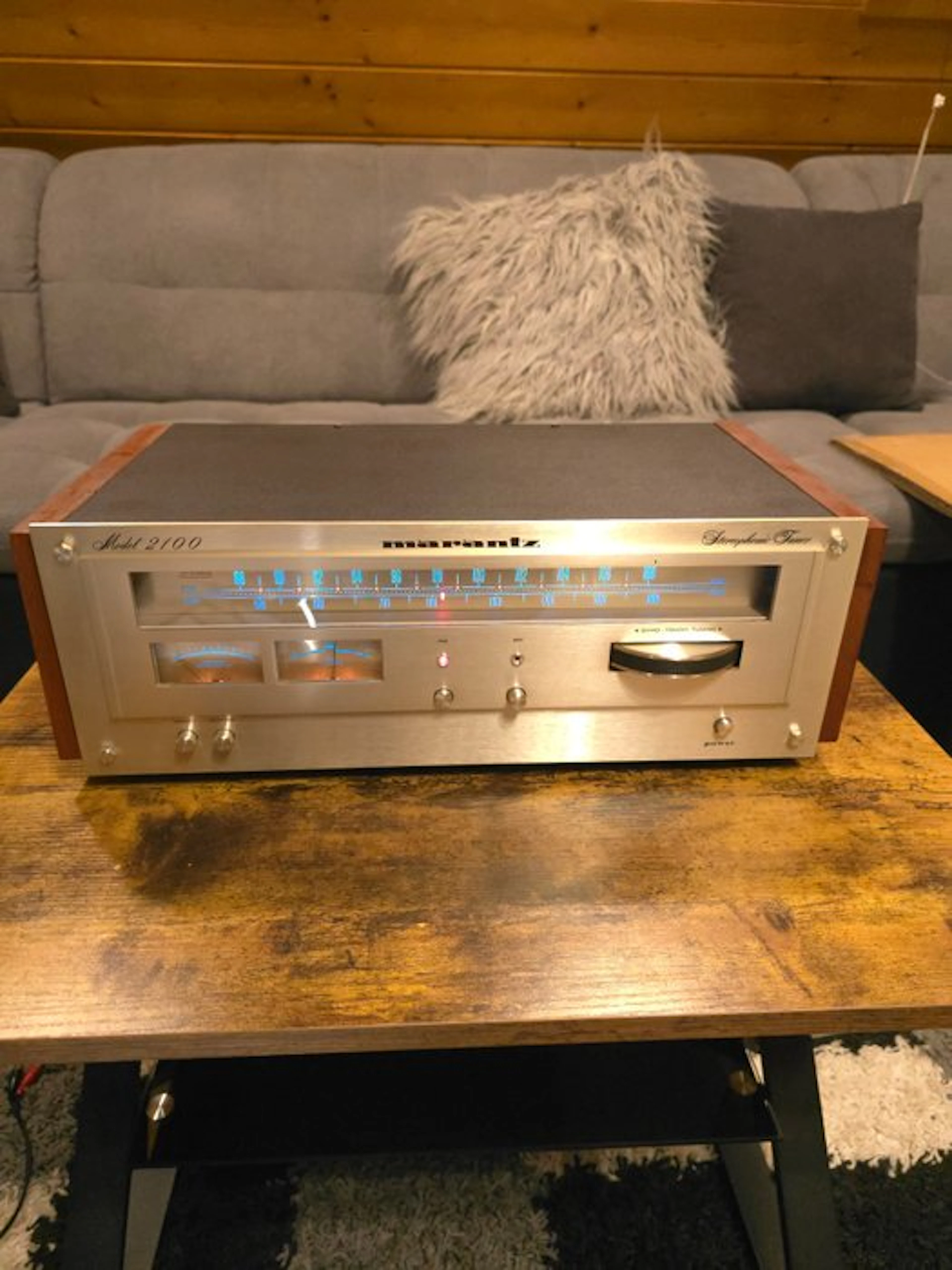 Marantz - Model 2100 Stereophonic Analog Tuner
