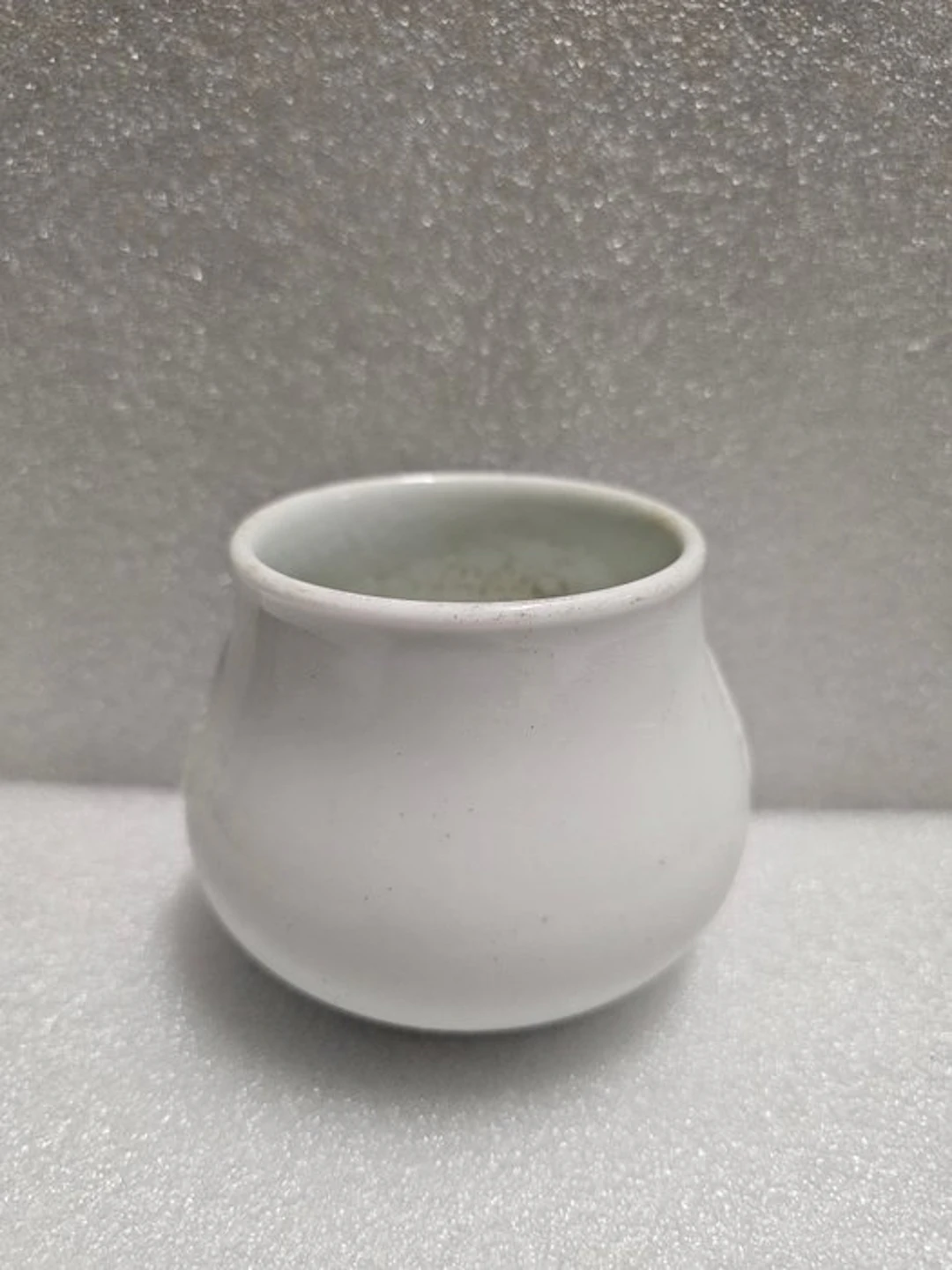 Small pot in Chinese white porcelain. - 20th century