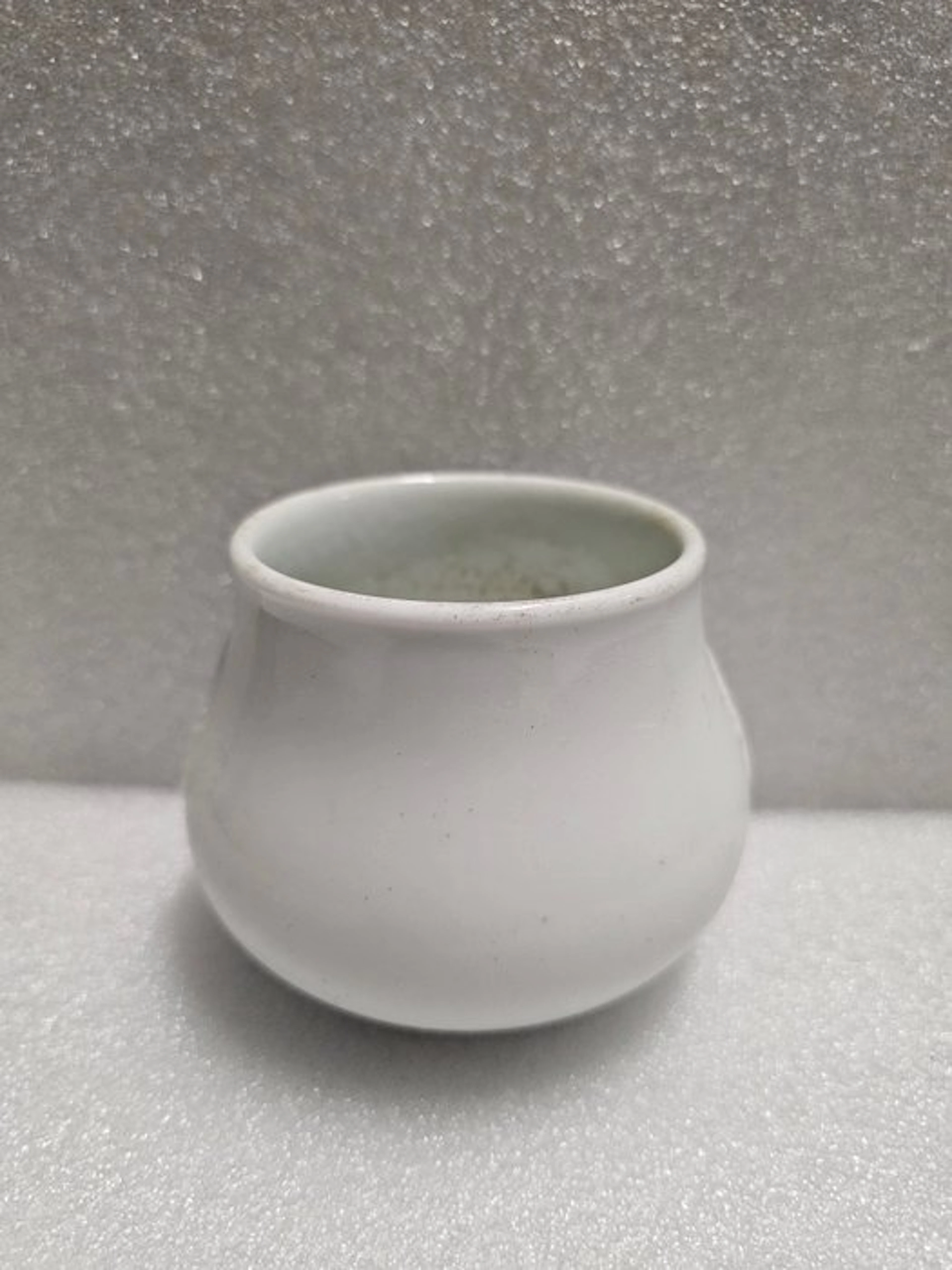 Small pot in Chinese white porcelain. - 20th century
