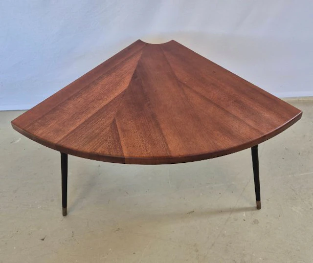 Side table - Mahogany - Vintage fan-shaped wooden side table