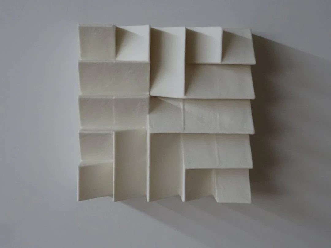 Hans Meeuwsen - 2026 - 68 wit minimalistisch wandrelief