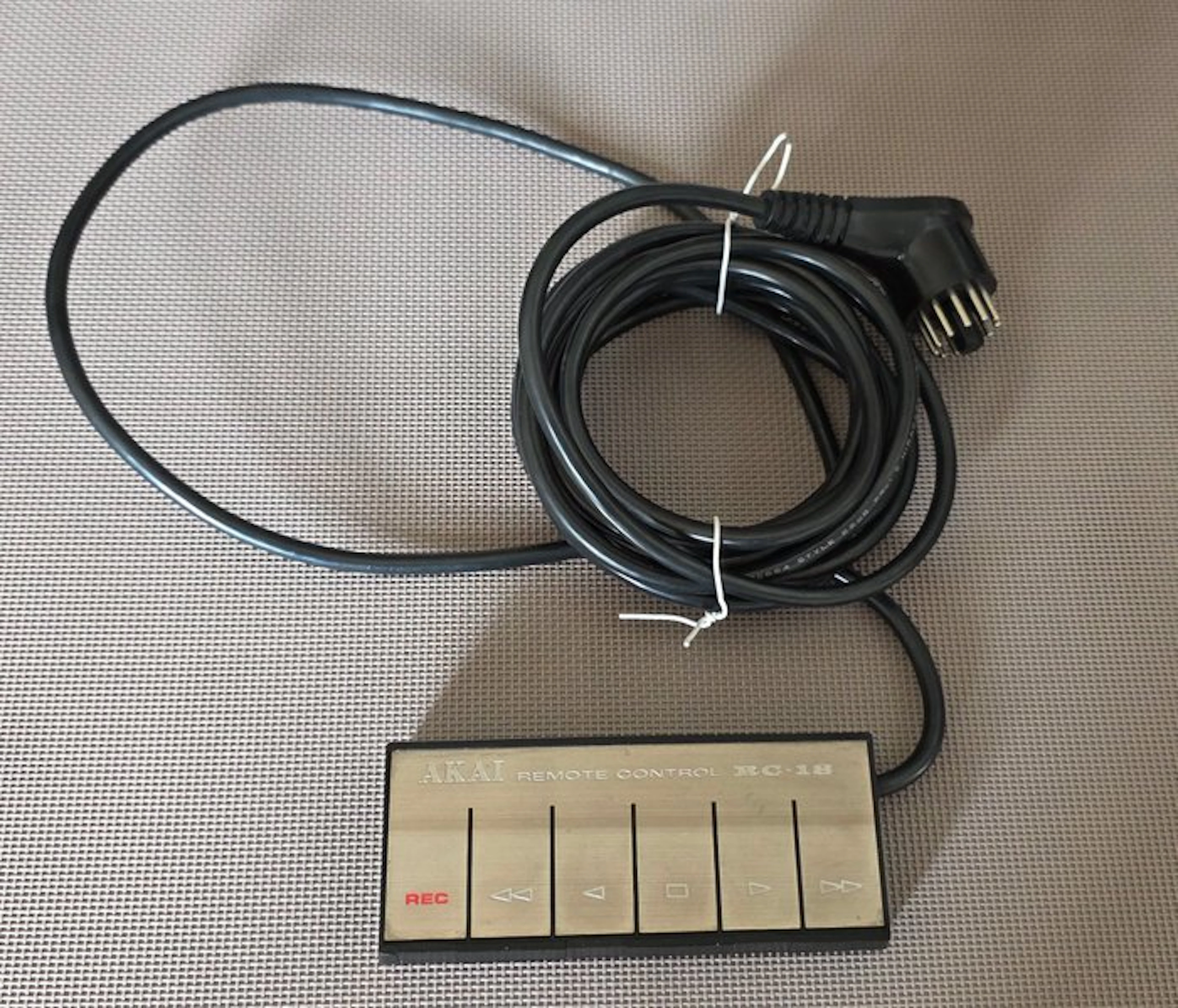Akai - RC-18 Unit Wired remote control
