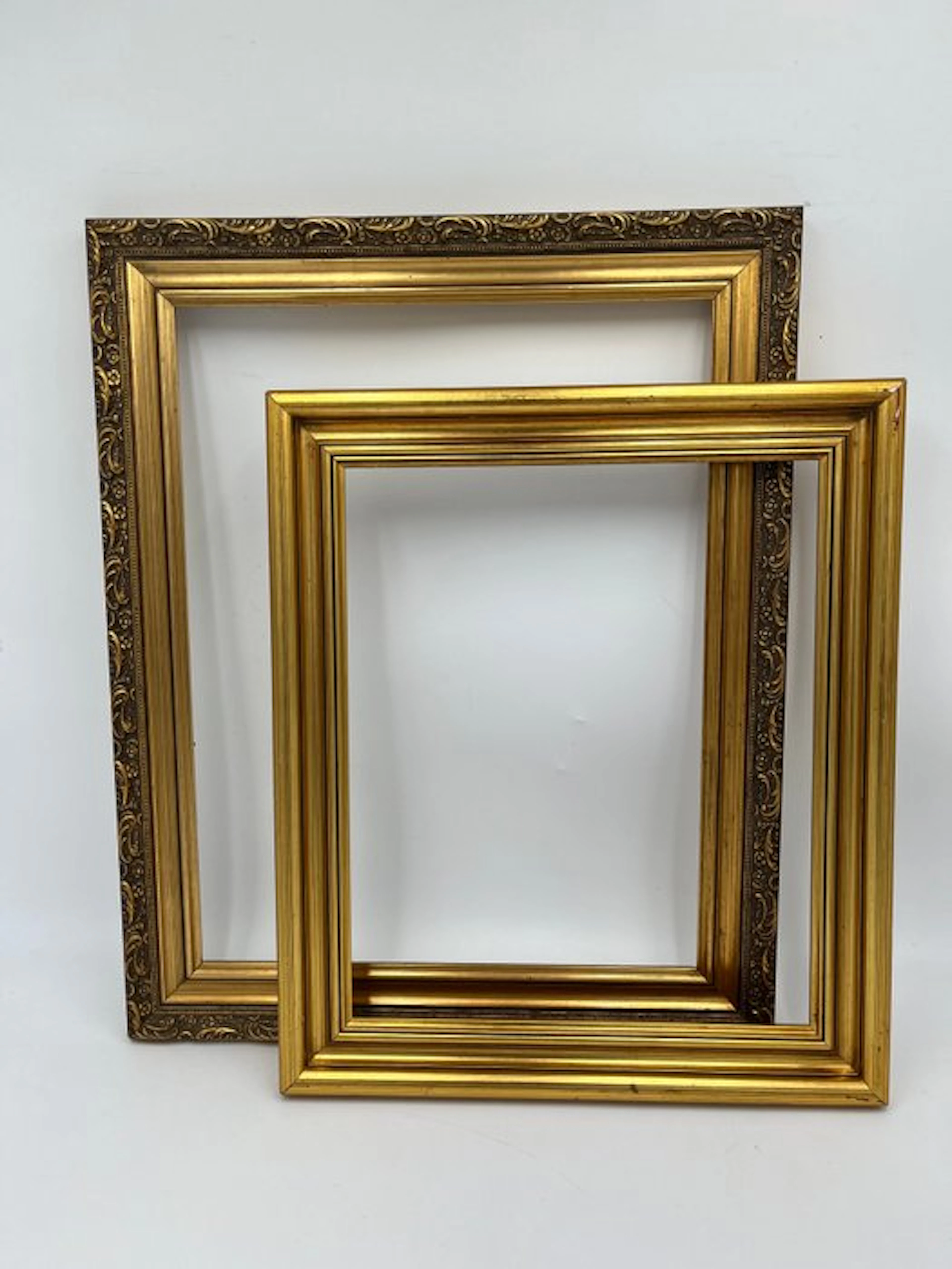 Frame (2) - Wood - Pair of golden Marcos.