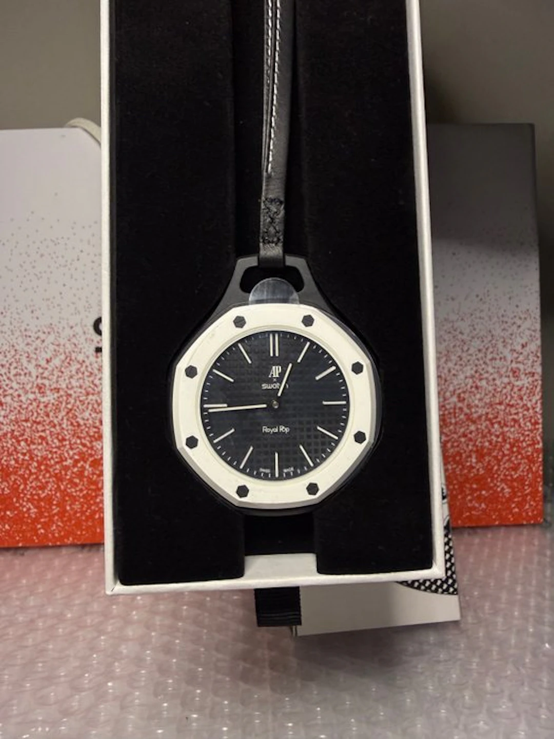 Swatch Royal Pop - Swatch × Audemars Piguet OCHO NEGRO...