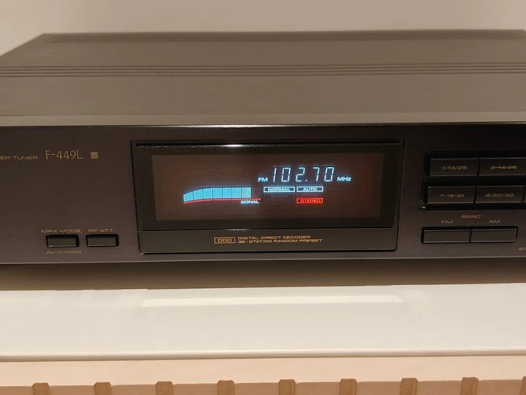 Pioneer - F-449L Digital Synthesizer Stereo Tuner