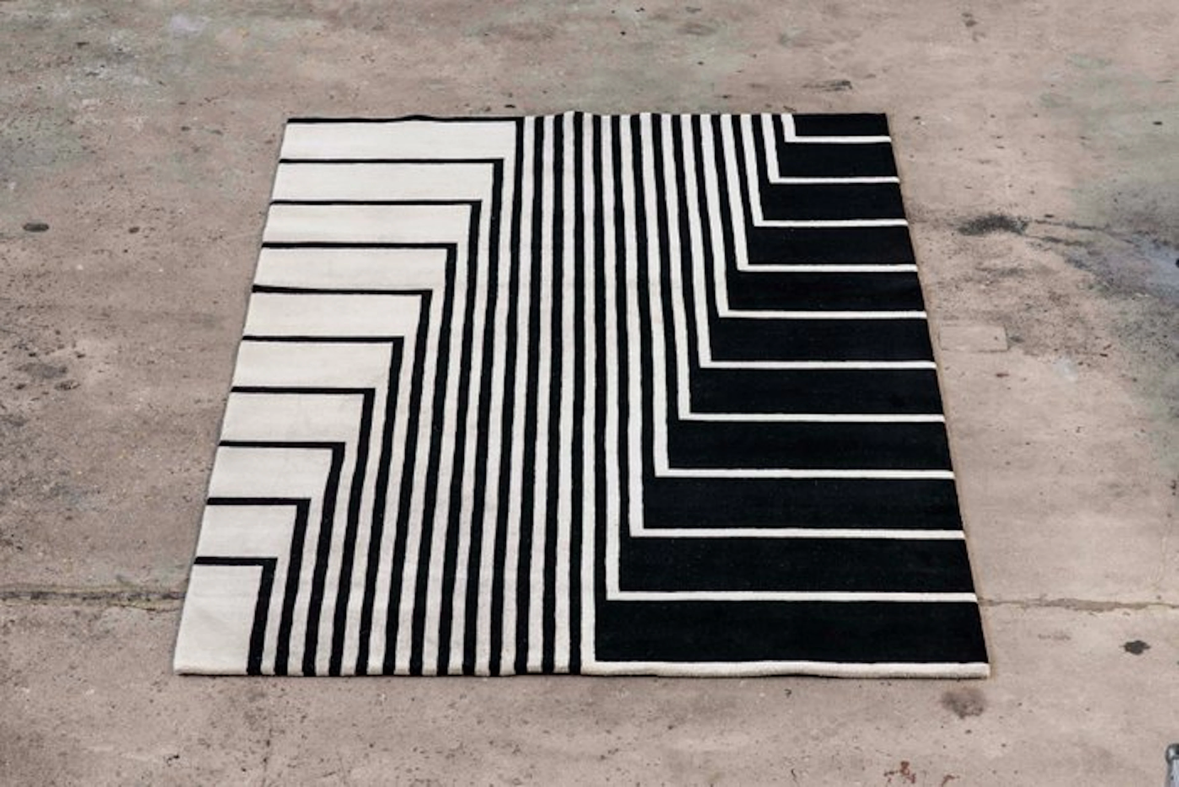 WITTMANN (CC-TAPIS) - Arthur Arbesser - Shapes Scala Milk...