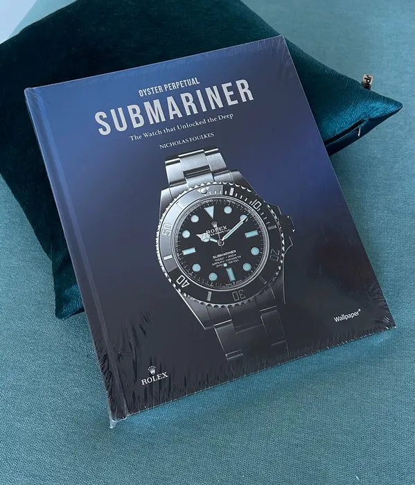 Rolex - OFFICIAL Rolex Book - Submariner - No Reserve Price