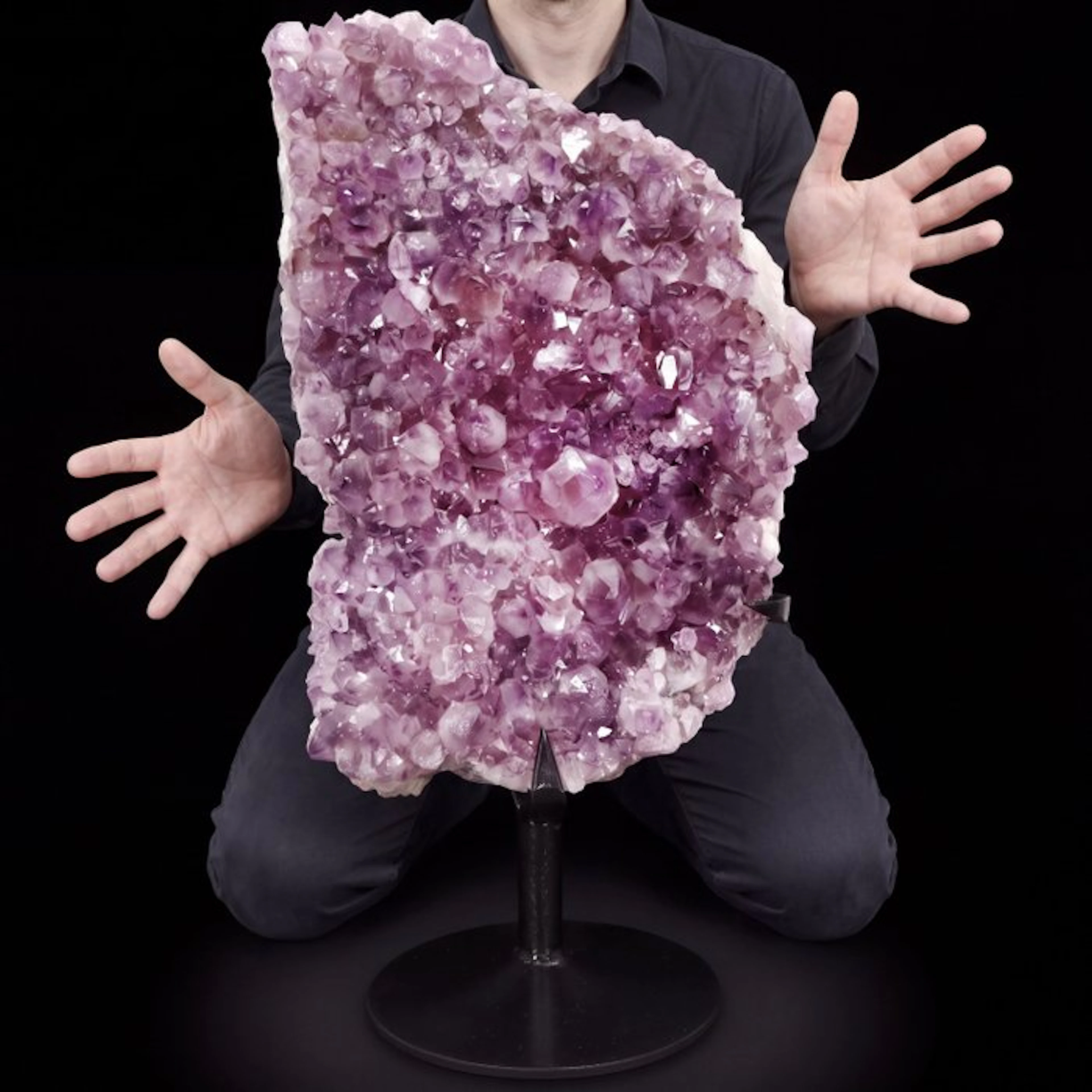 Vivid Amethyst - Geode - 60x31x21 cm- 20 kg