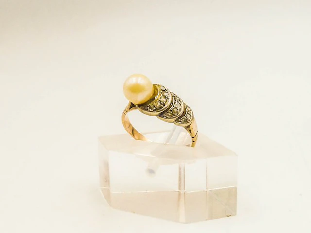 Ring - 18 kt. Yellow gold Pearl - Diamond
