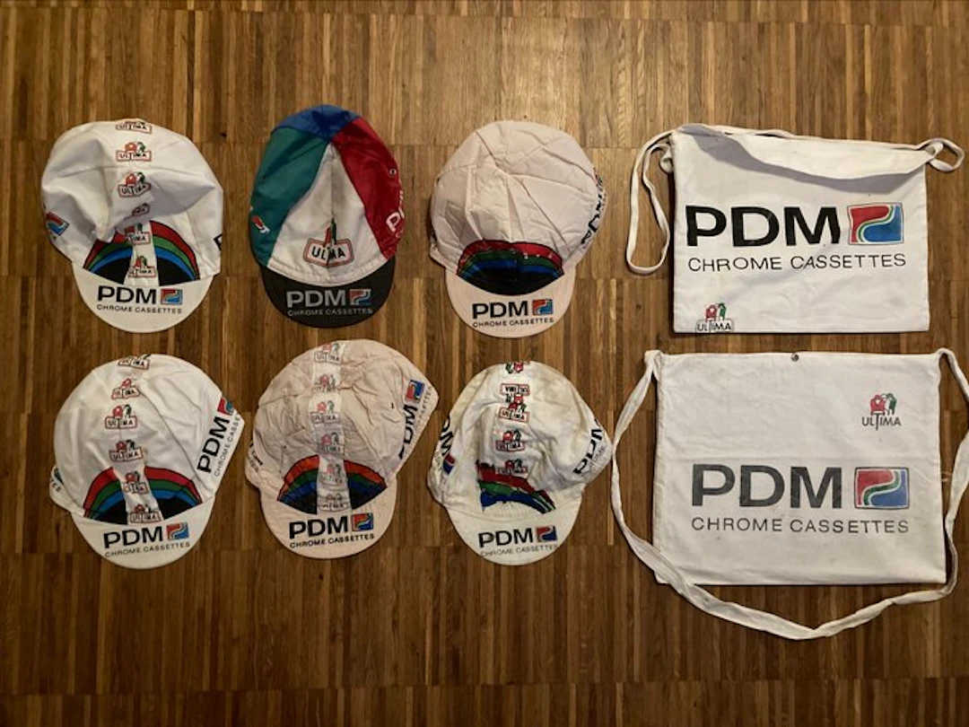 PDM - caps and musettes