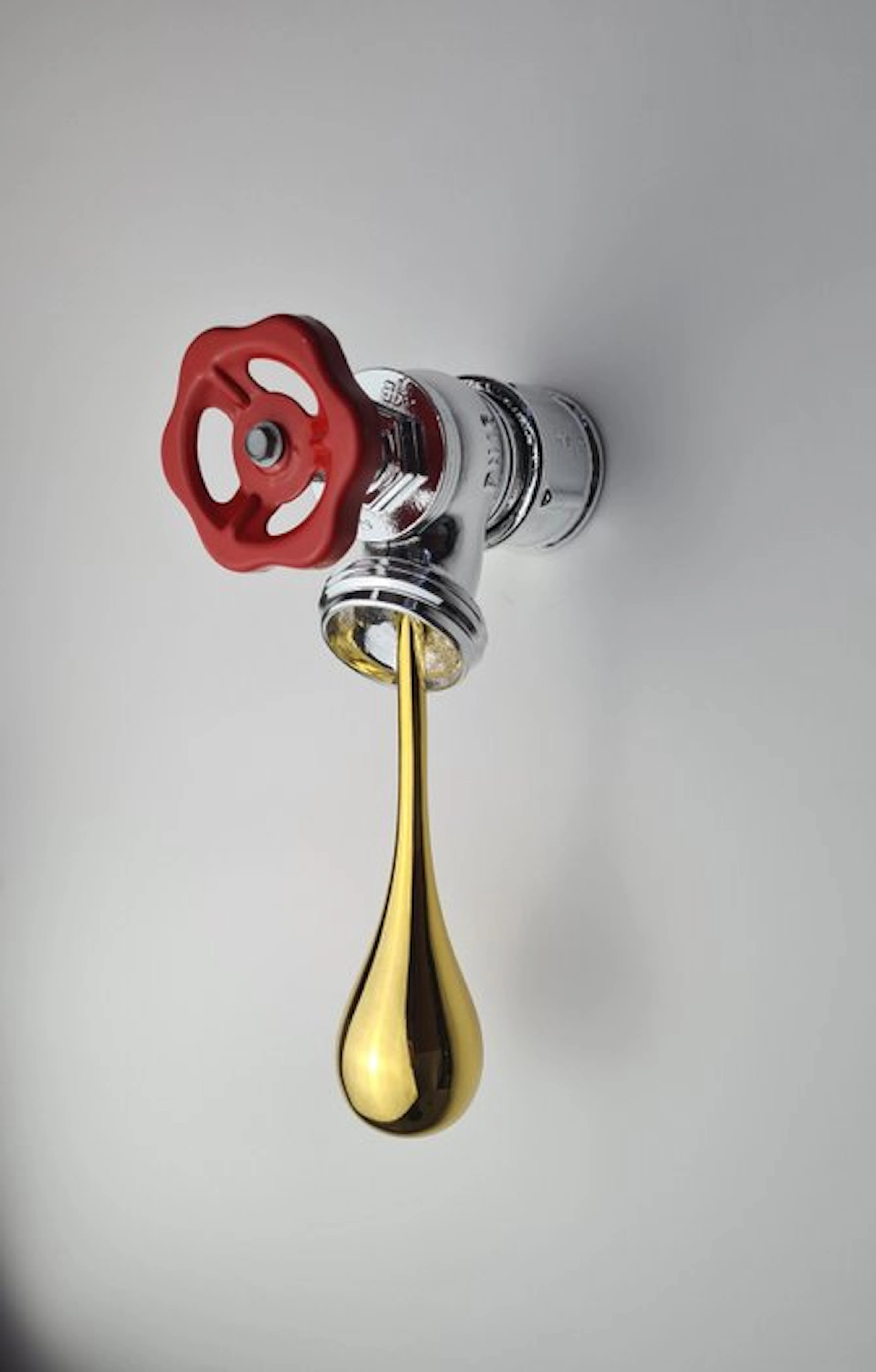 Santicri (1992) - Sculpture, Running out - 26 cm - Resin - 2021