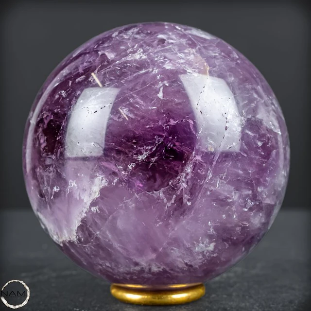 Royal crystal amethyst sphere from Uruguay – Depth