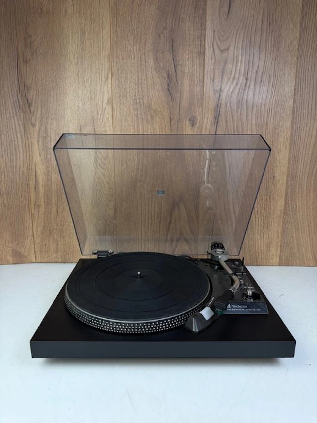 Technics - SL-23 Turntable