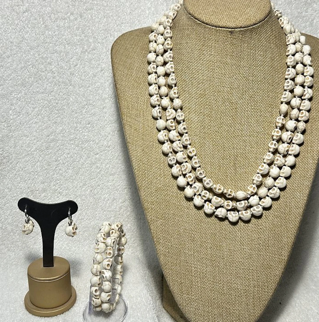 Set 'Momento Mori' by Natural Howlite