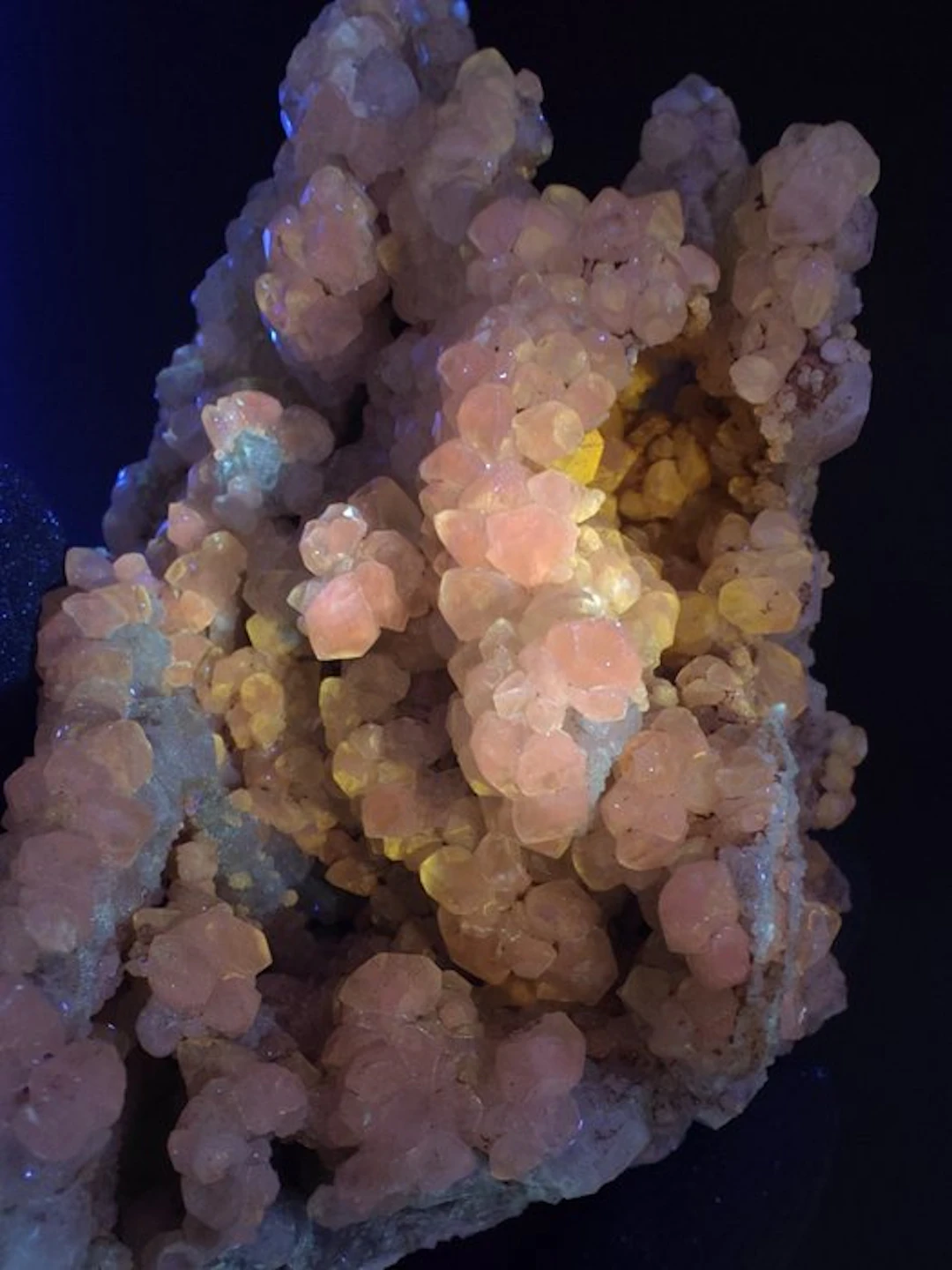 Calcite & Analcime Fluorescent - Height: 15 cm - Width: 9 cm- 633 g