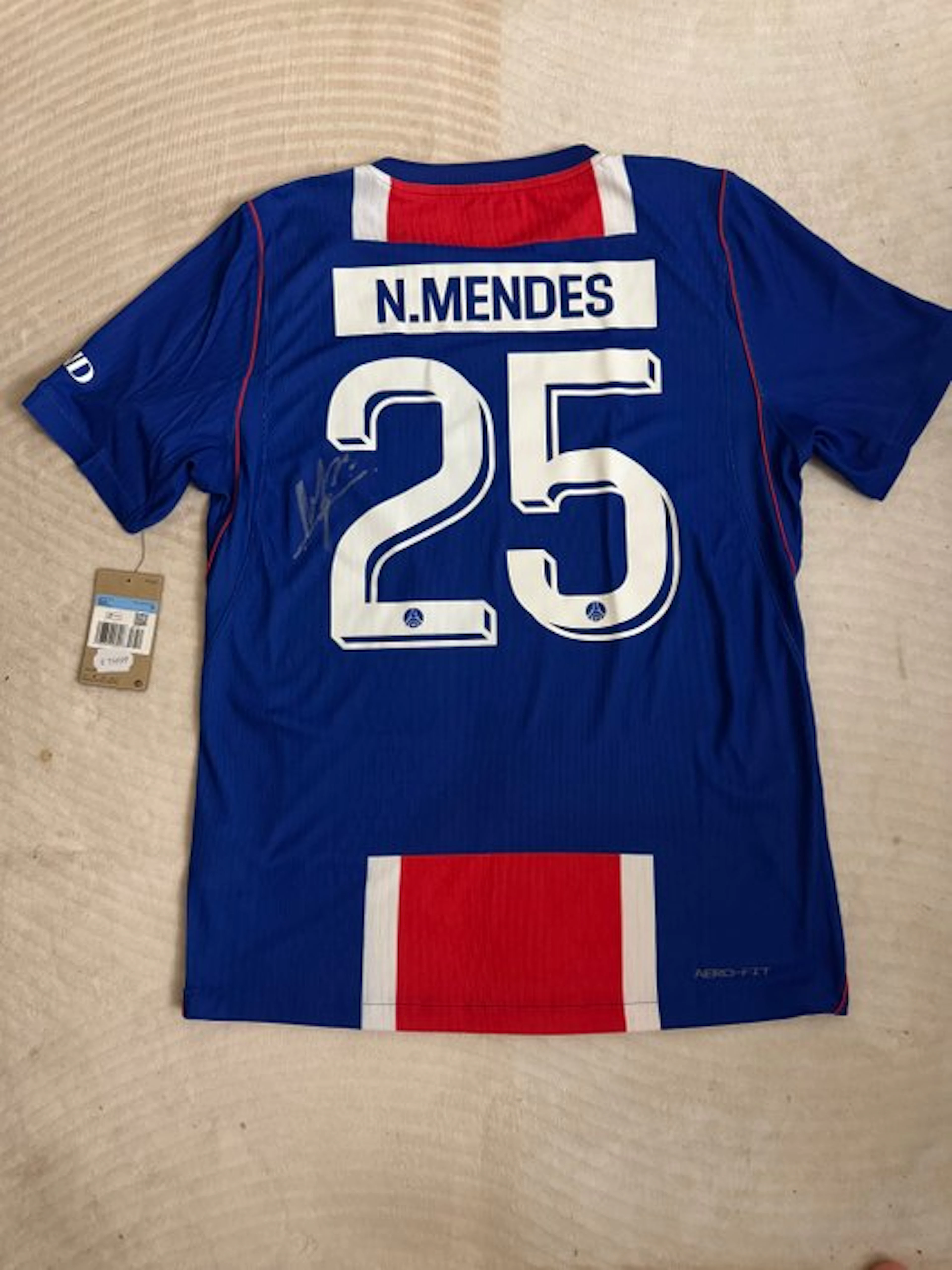 Paris Saint-Germain - Nuno Mendes - Football shirt