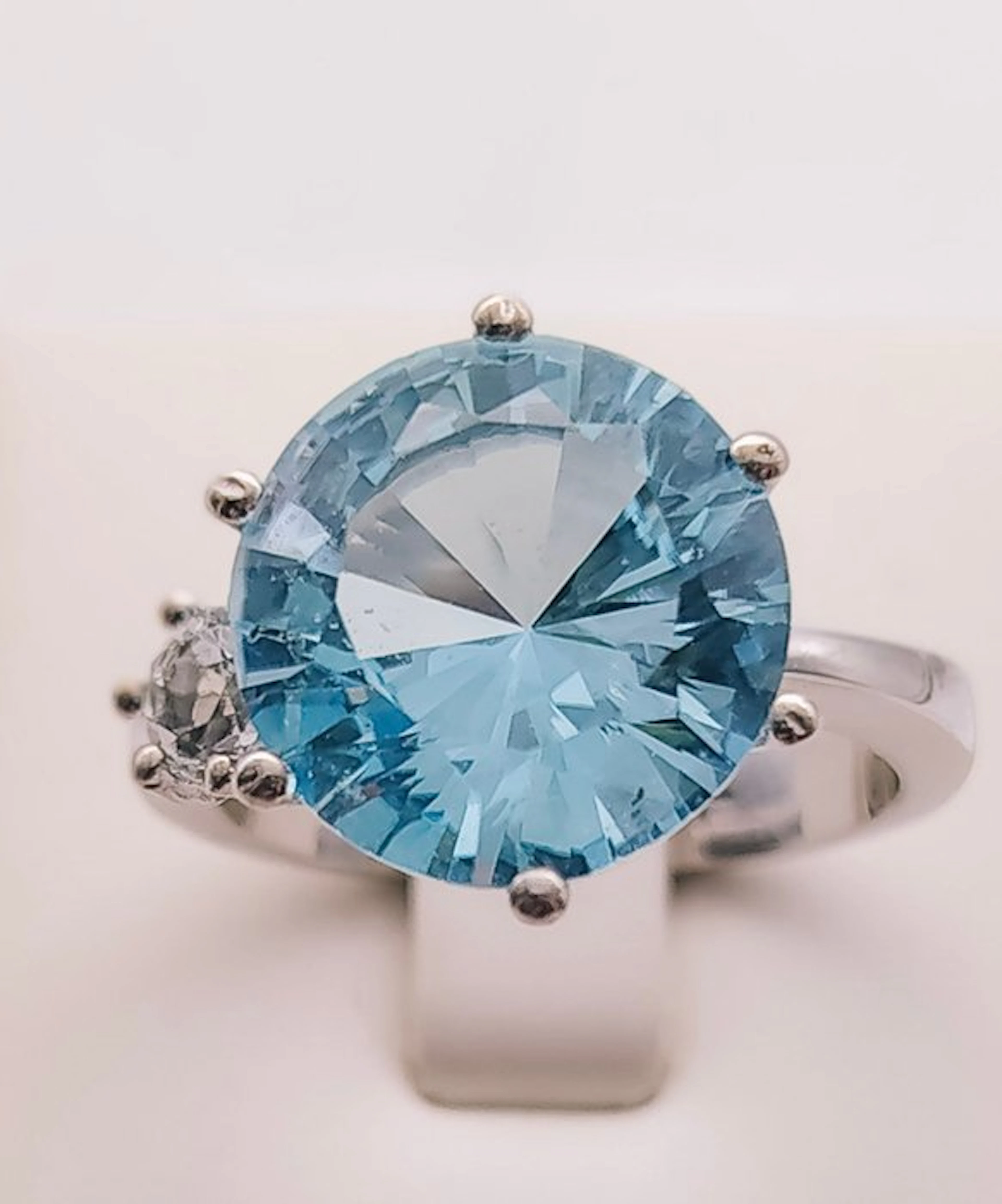 Tous - Ring - 18 kt. White gold - 8.10ct. tw. Topaz - Diamond