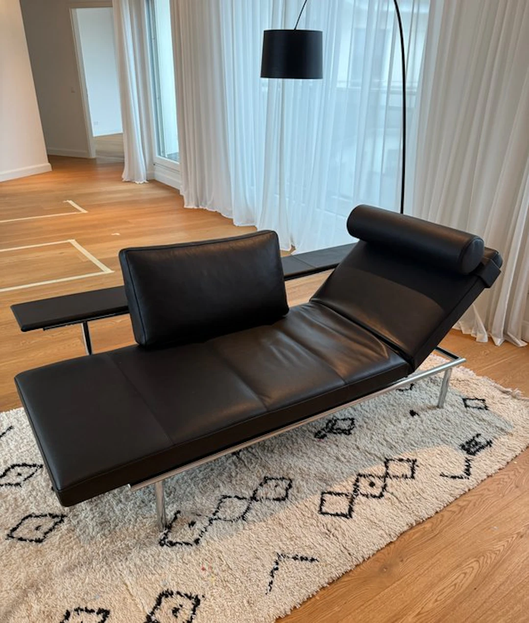 ipdesign - Assmann + Kleene - Daybed - Leather, Chrome, Metal - Designer Daybed