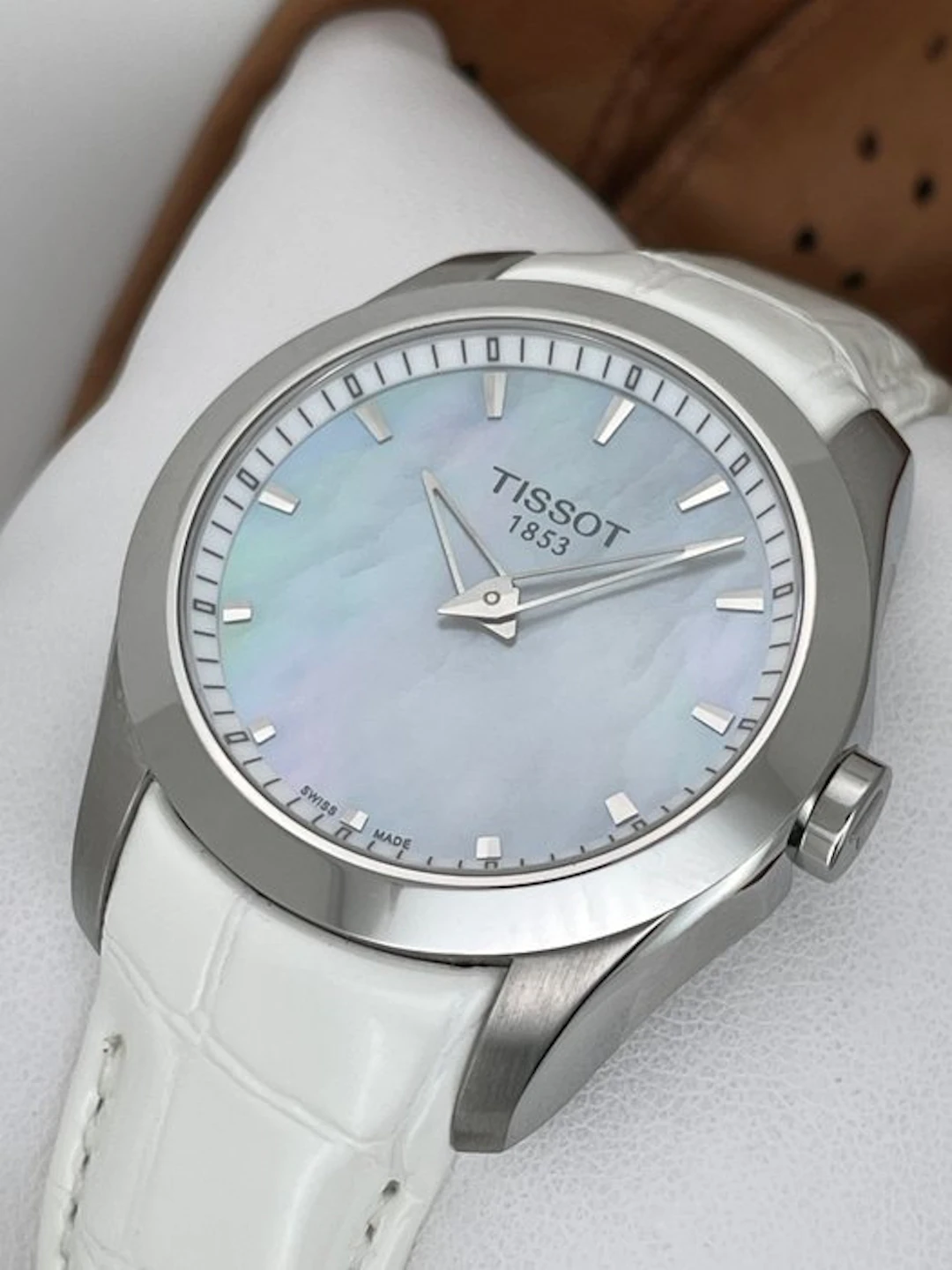 Tissot - Couturier Mother of Pearl - T035.246.16.111.00 - Women - 2010-2020