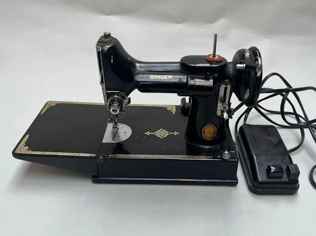 Singer Featherweight 221K1 (1951) Sewing machine - Iron