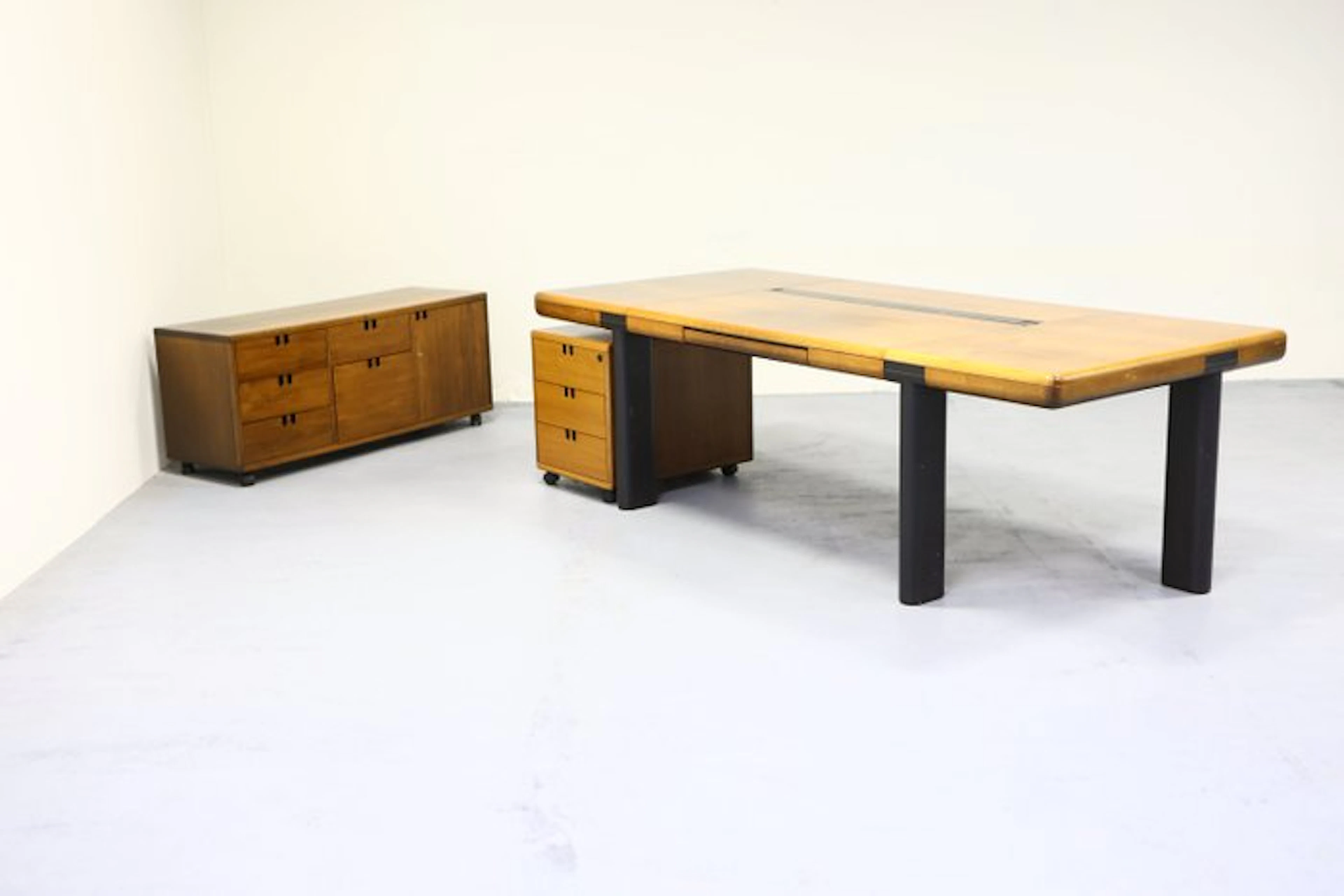 Faram Italy - Desk (3) - Walnut - exclusive executive office