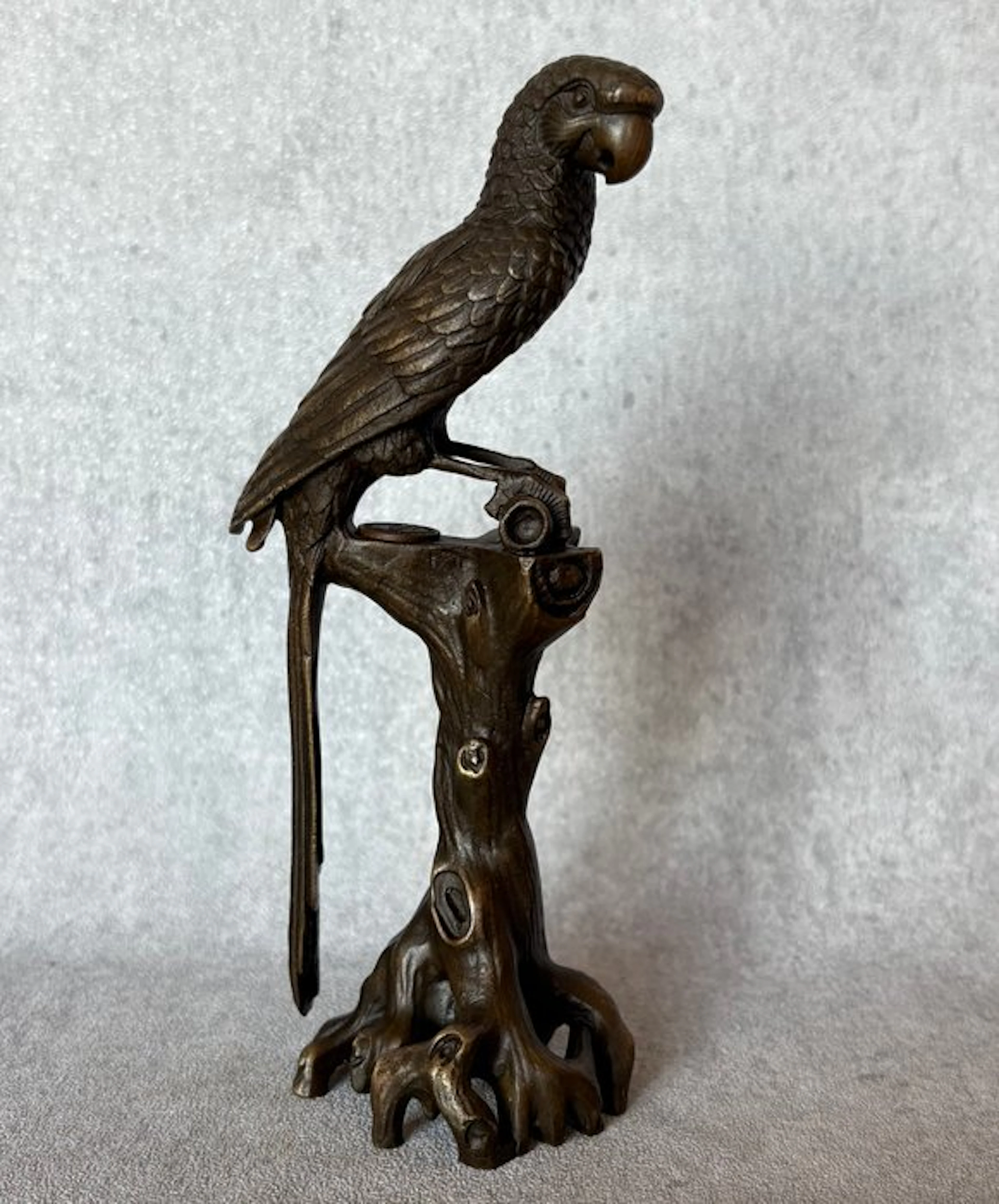 Statue, Zeer fijn gedetailleerde Ara. Naar: Nick - 18.5 cm - Bronze