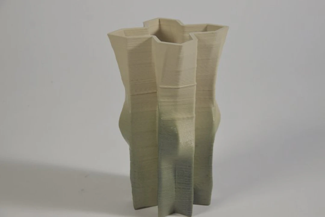 Fouzia Khaia - Columnar carving