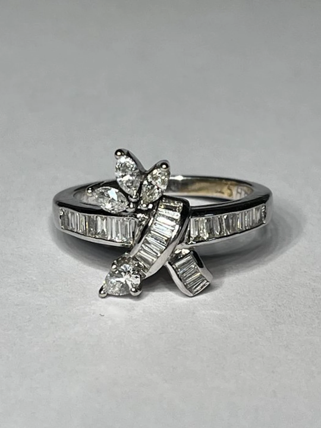 Cocktail ring - 18 kt. White gold - 0.90ct. tw. Diamond