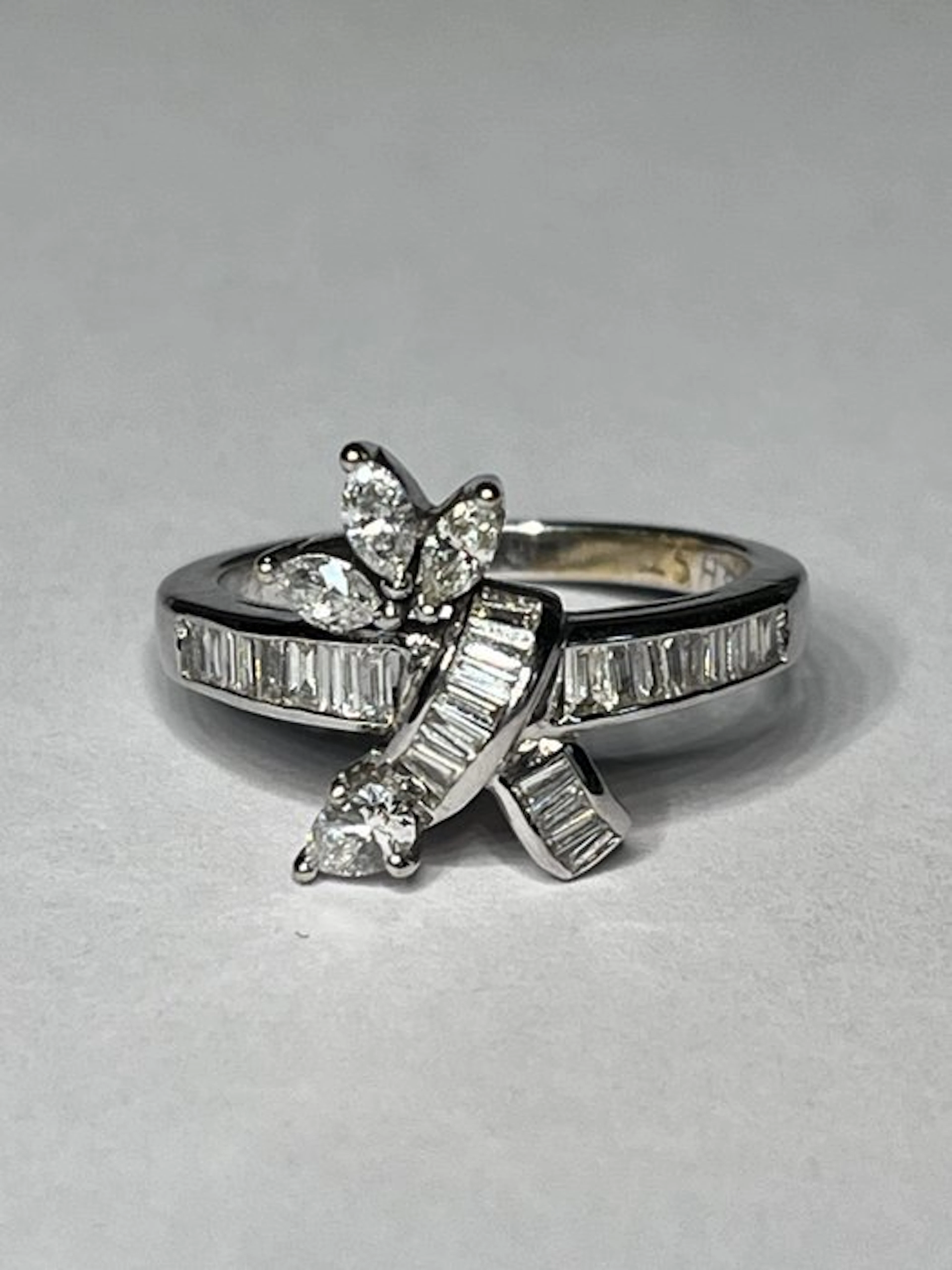 Cocktail ring - 18 kt. White gold - 0.90ct. tw. Diamond