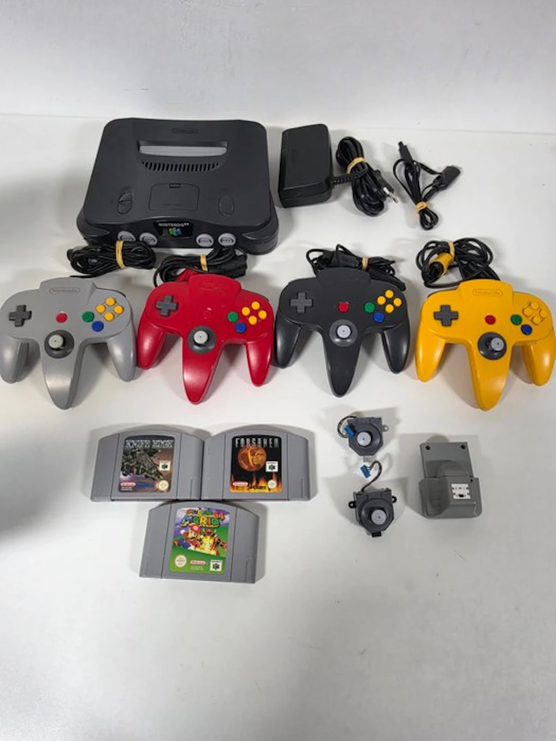 Nintendo - N64 - Nintendo 64 & 4 Controllers & 3 Games...