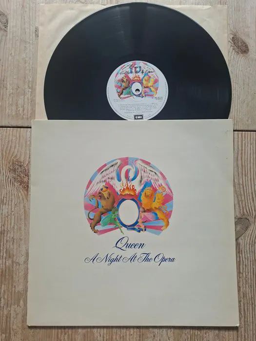 Queen - A Night At The Opera (1975 first Dutch pressing)...