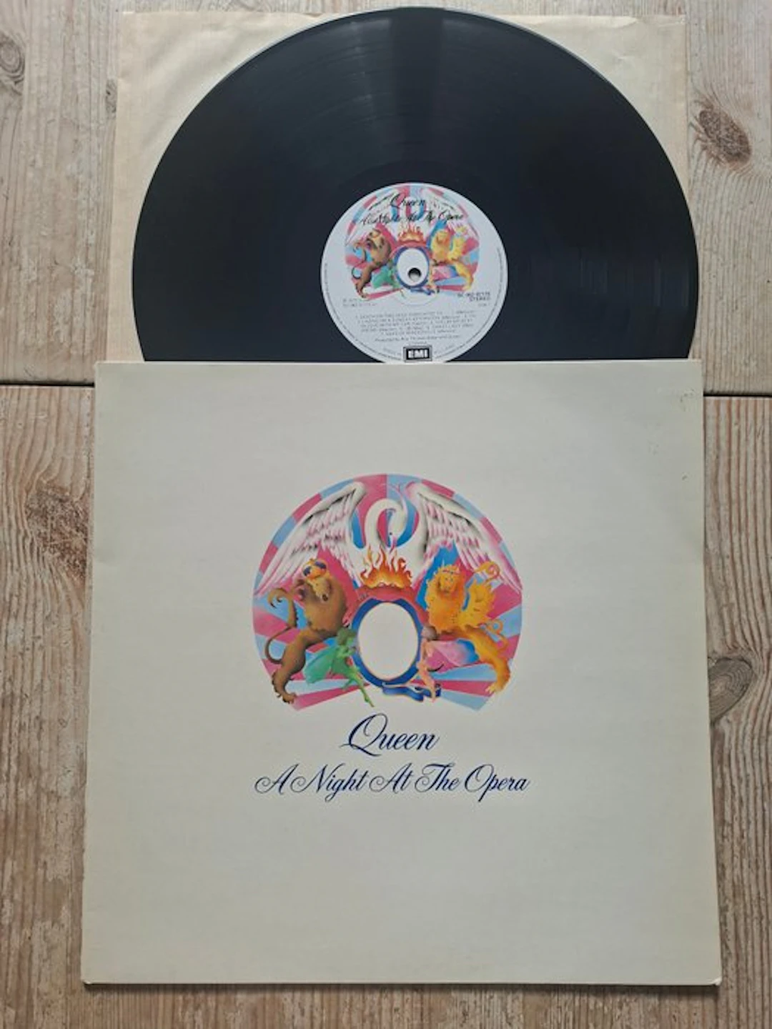 Queen - A Night At The Opera (1975 first Dutch pressing)...