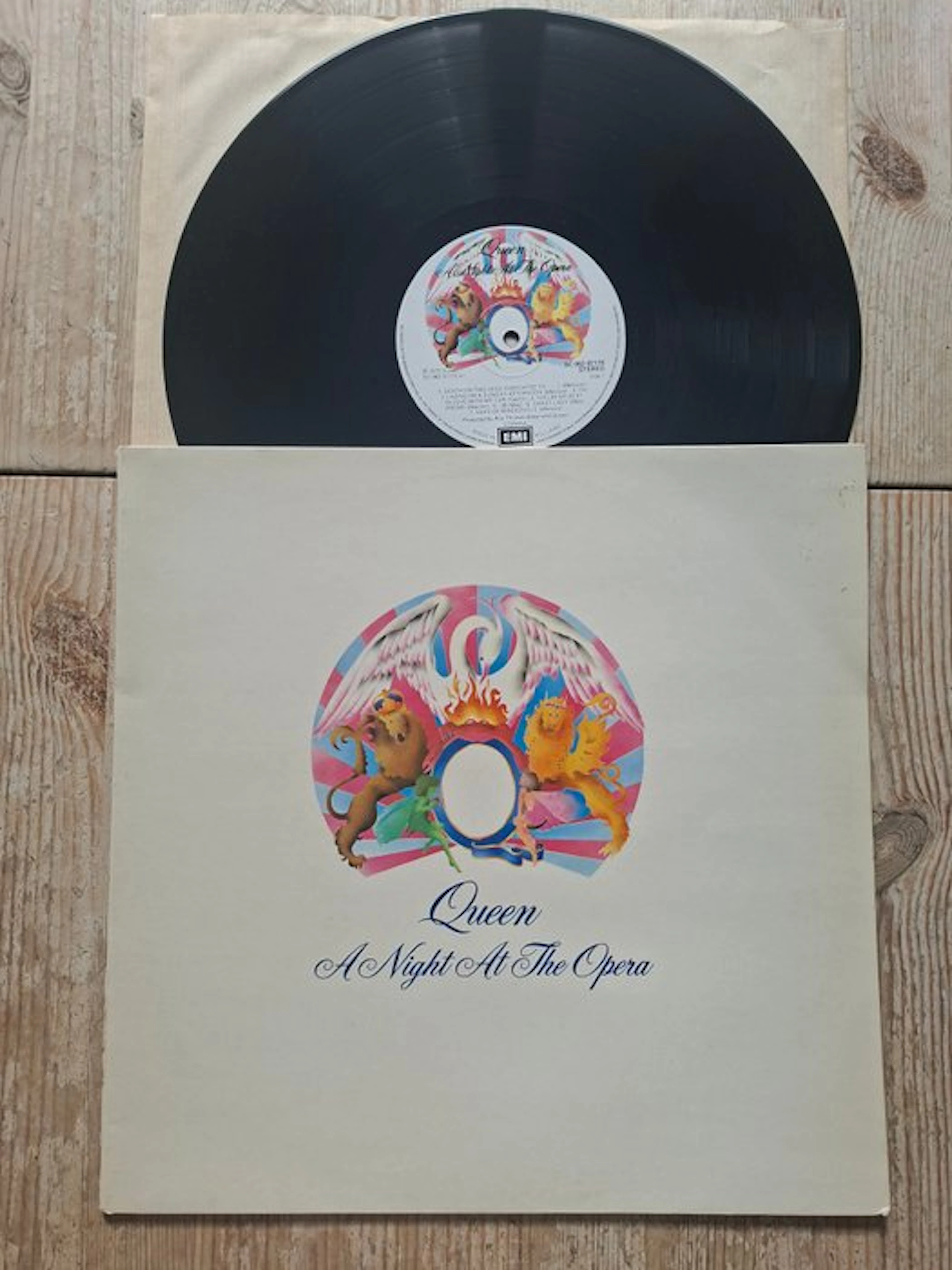 Queen - A Night At The Opera (1975 first Dutch pressing)...