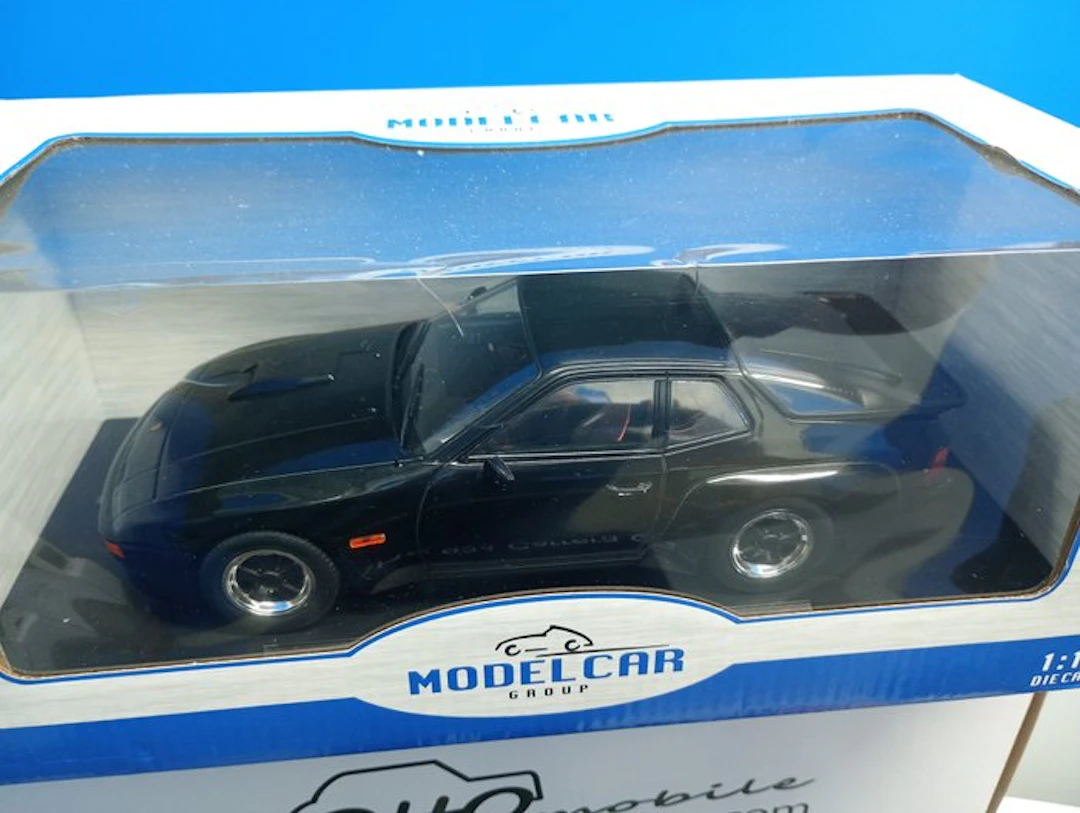 ModelCar Group 1:18 - Model race car - Porsche 924 Carrera 1981