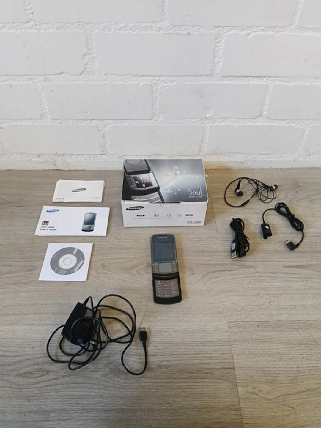 Samsung Soul SGH-U900 - Mobile phone (1) - In original box