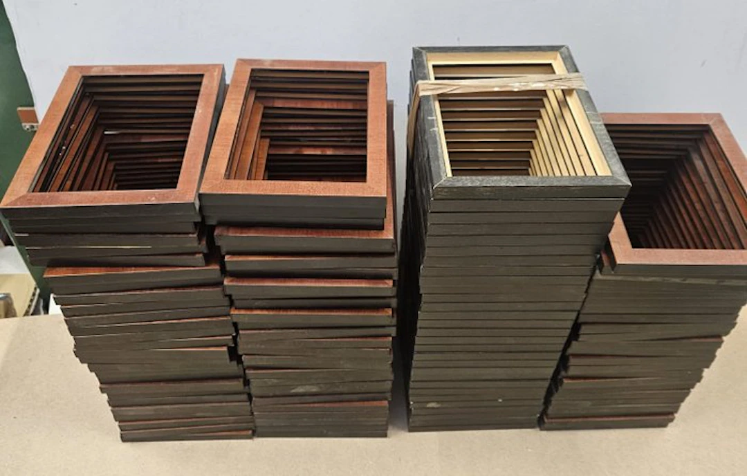 Frame (100) - Wood