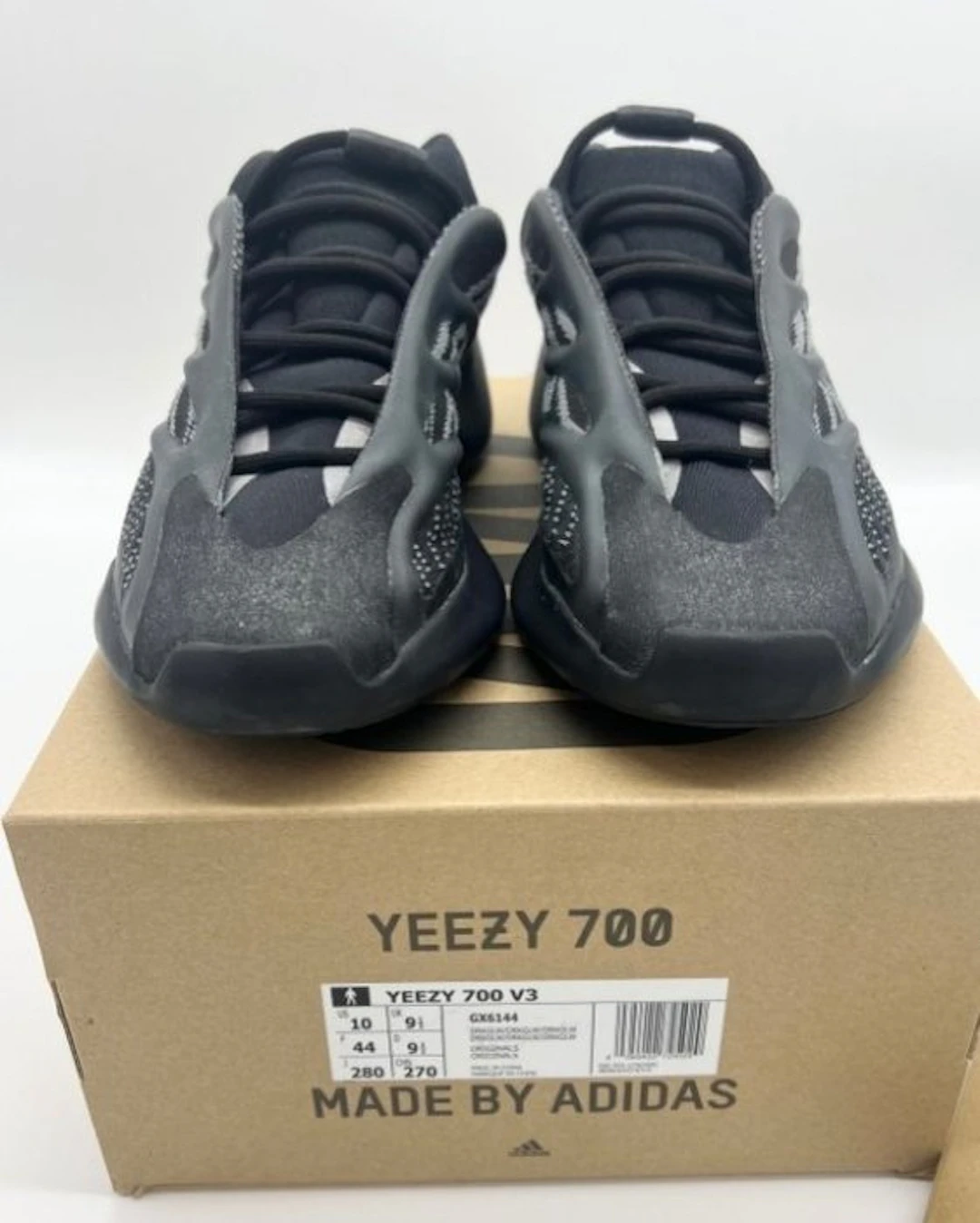 Adidas - Sneakers - Size: EU 44