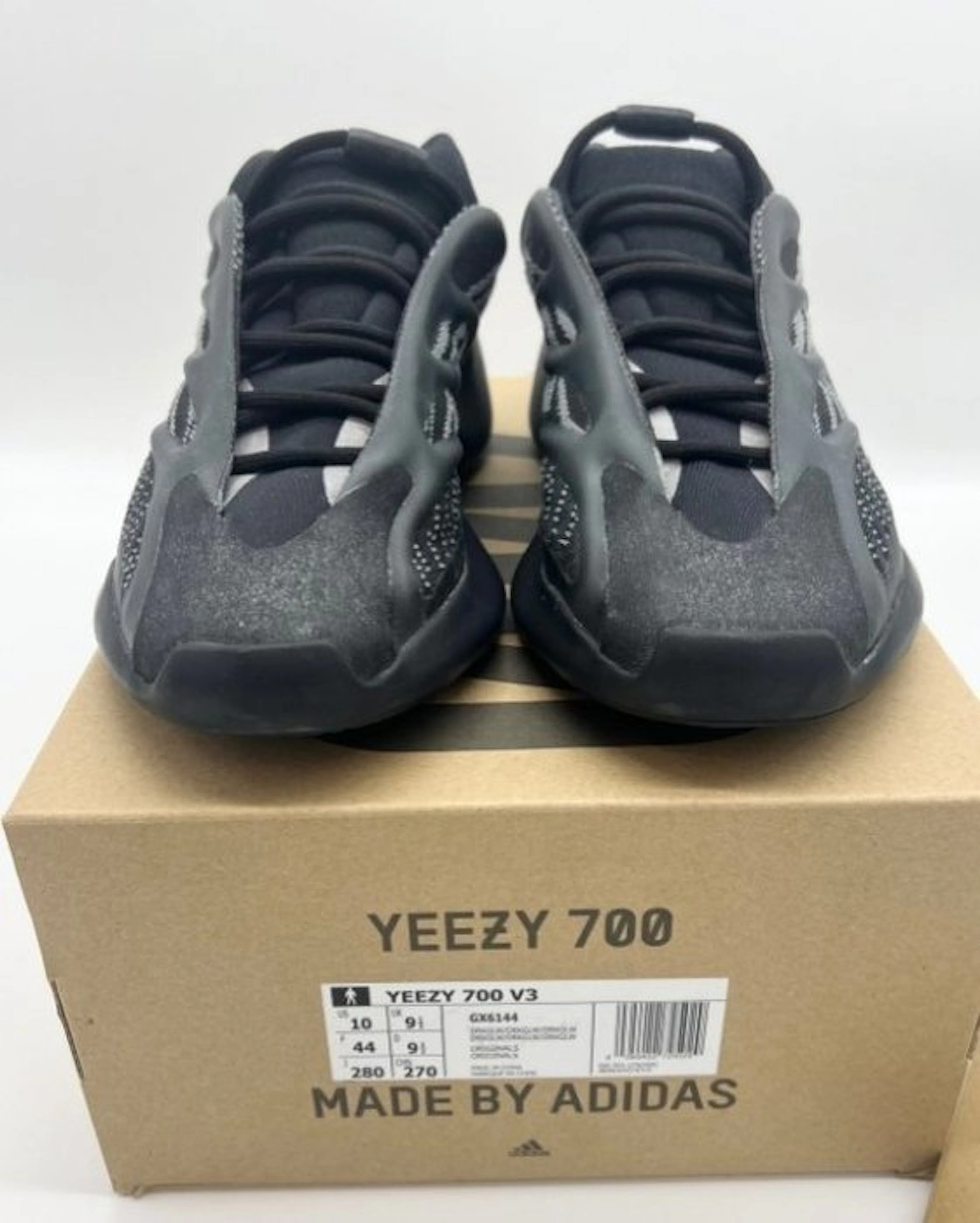 Adidas - Sneakers - Size: EU 44