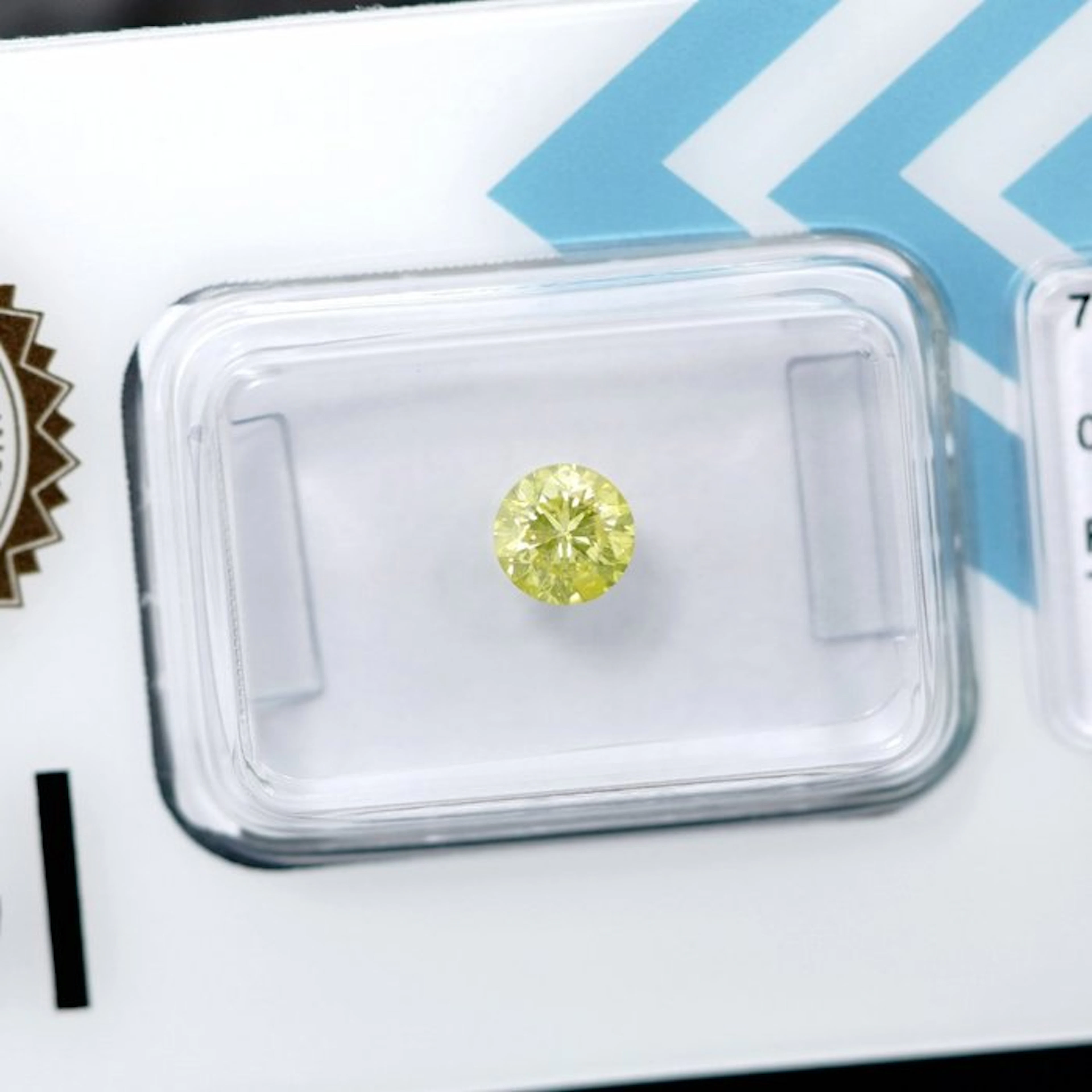No reserve price - 1 pcs Diamond (Colour-treated) - 0.59...