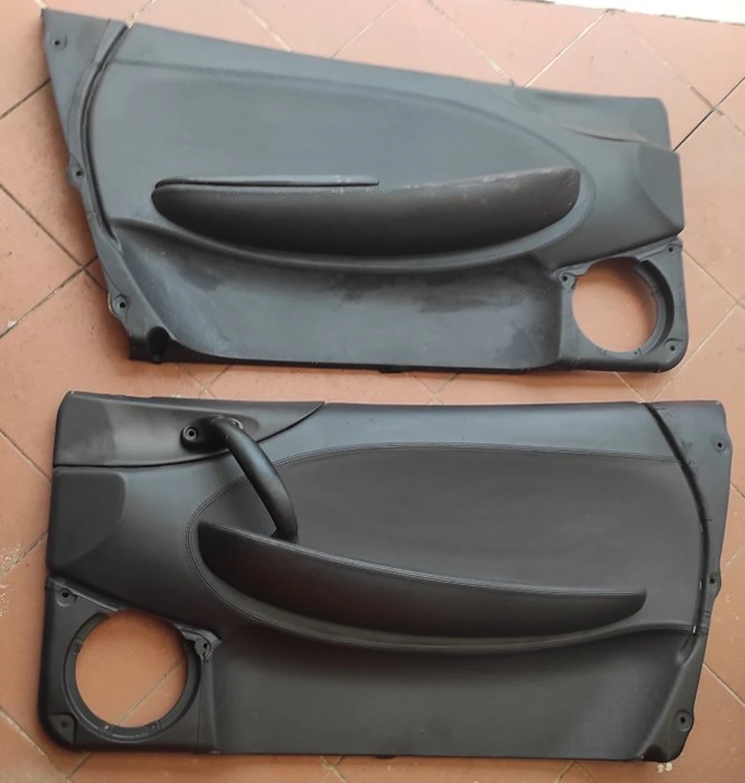 Ferrari 360 Modena door panels in black leather - Ferrari...
